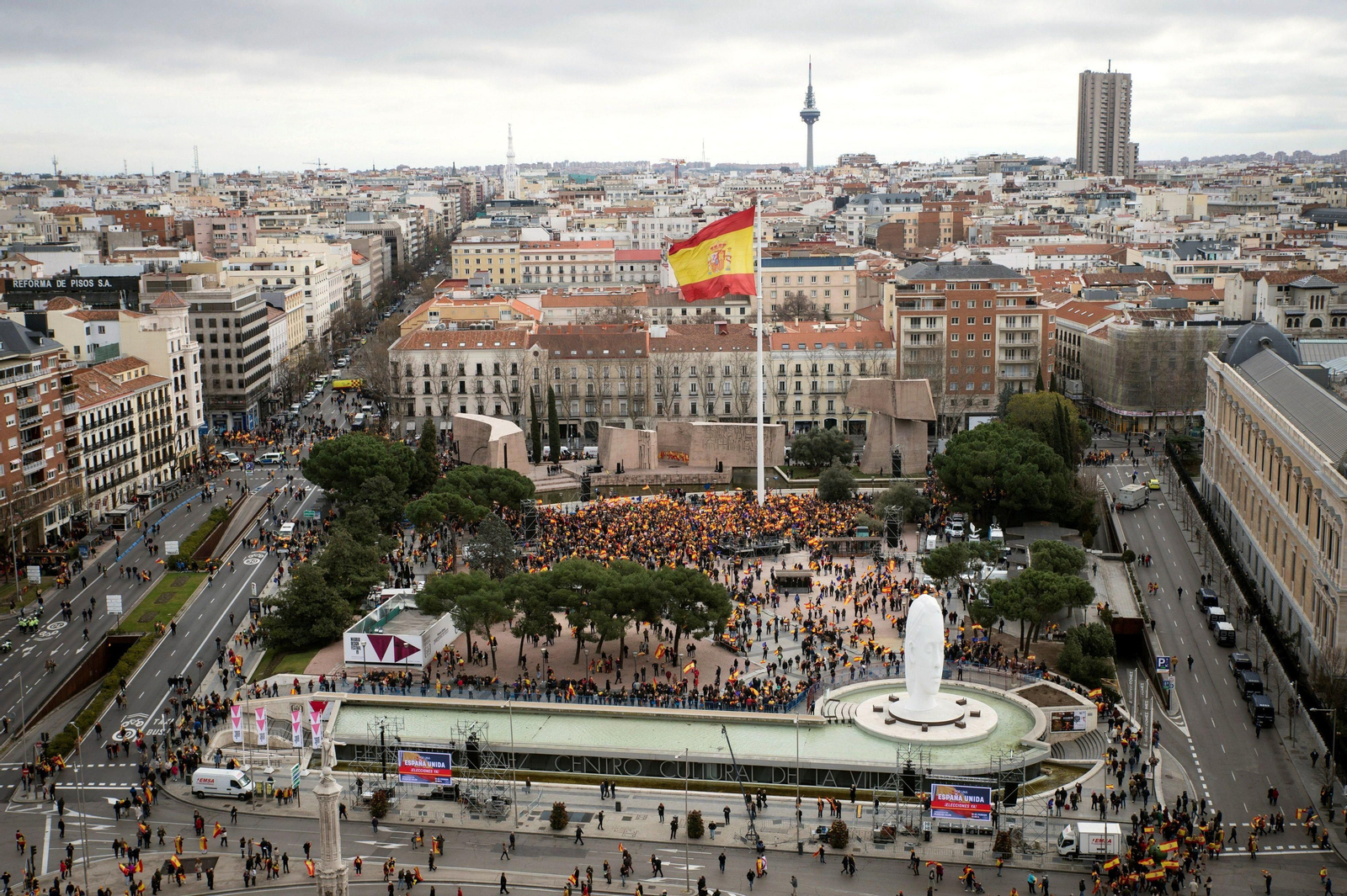 Las imágenes de la manifestación en Madrid de PP, Cs y Vox en contra del Gobierno