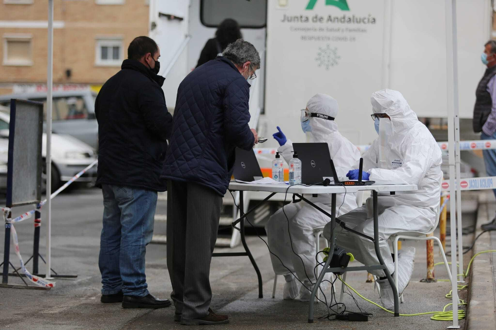 El cribado voluntario de Covid en Málaga capital, con 1.600 personas citadas, en fotos