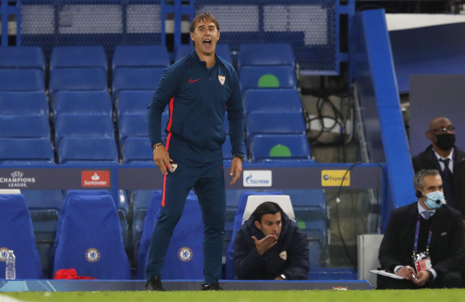 Julen Lopetegui, dirigiendo al Sevilla esta temporada.