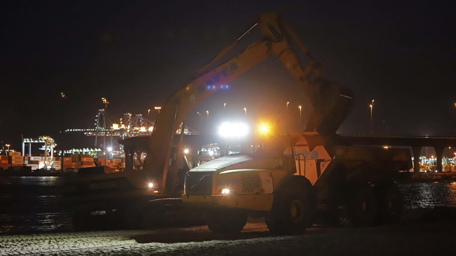 Fotos del trasvase de arena en El Rinconcillo