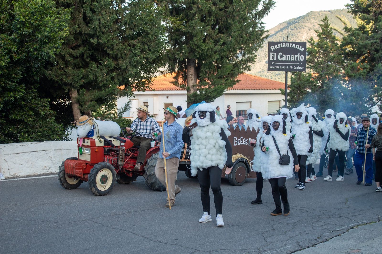 El gran desfile de carrozas y pasacalles de Canjáyar, en imágenes
