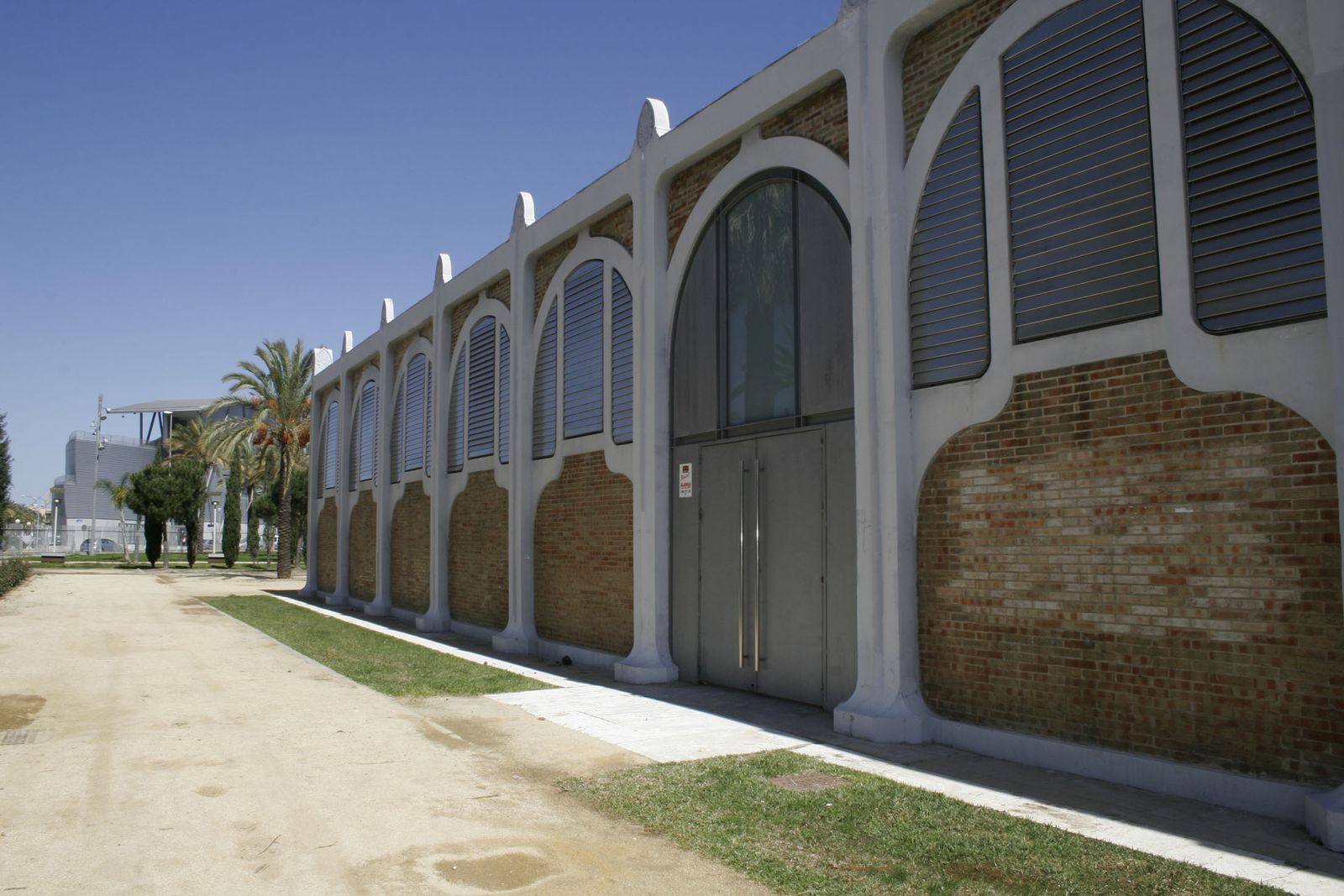 Entrada al escenario en las Cocheras del Puerto.