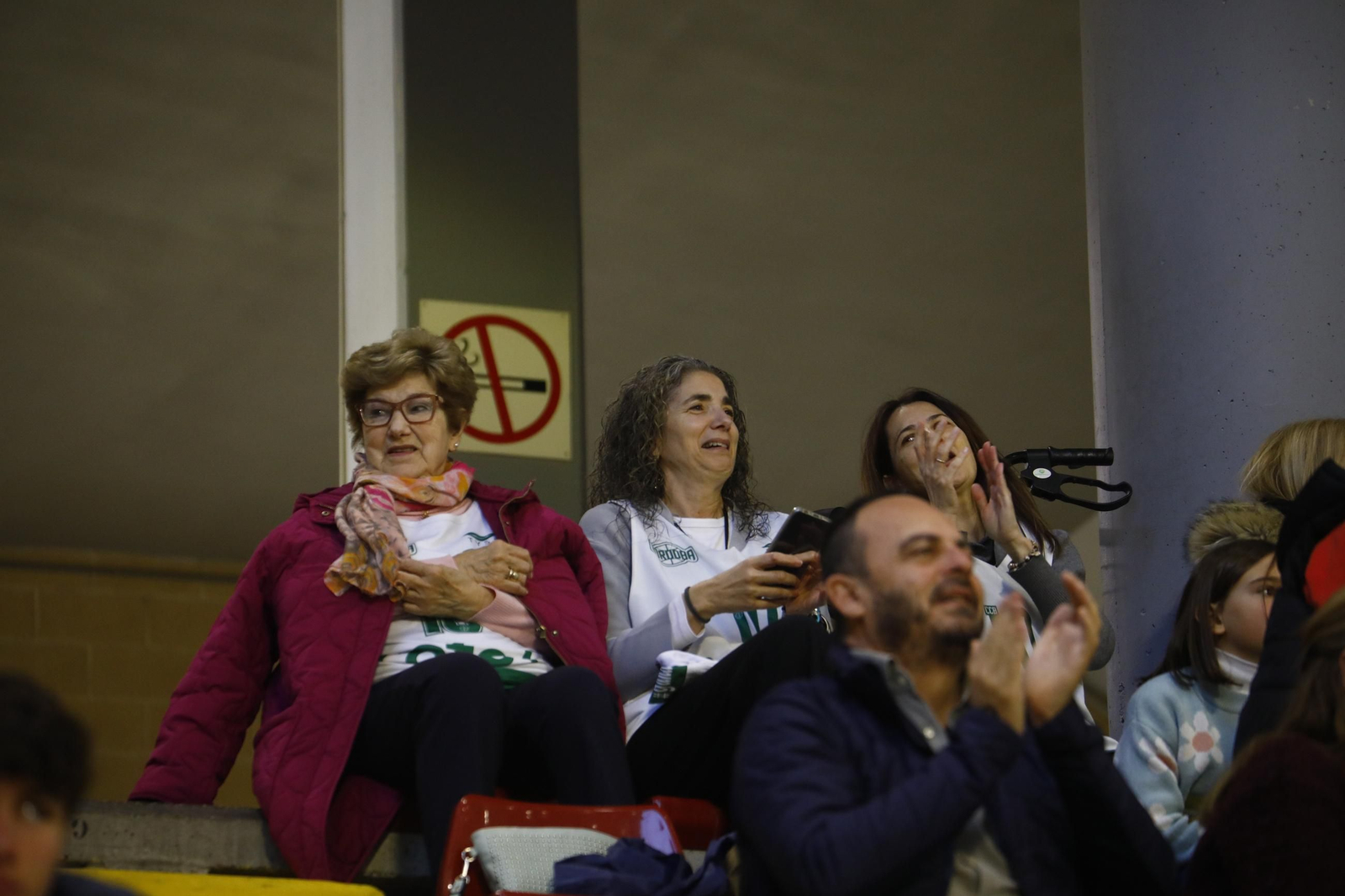 Las mejores fotos del ambiente en Vista Alegre para el Coto Córdoba - UDEA Algeciras