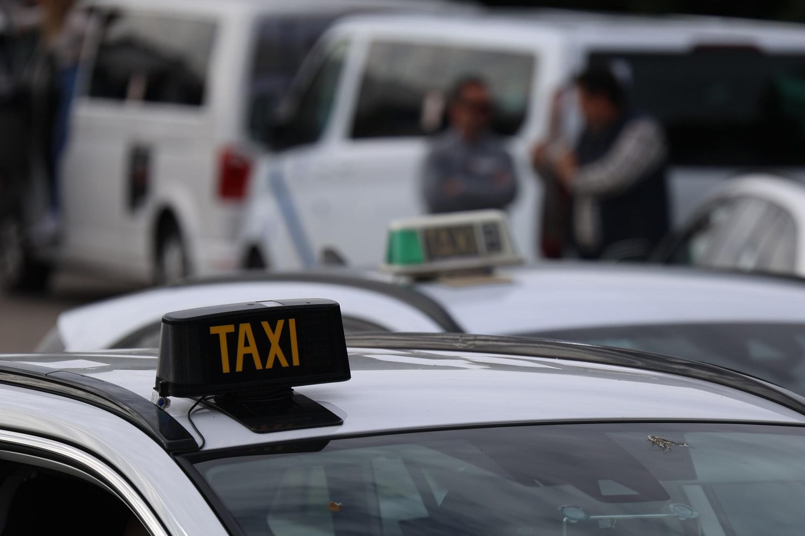 La huelga de taxistas en Málaga en imágenes