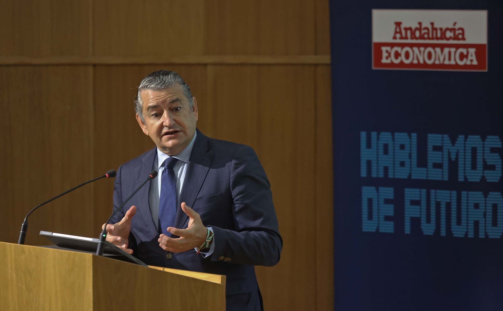 Imágenes de la presentación de la revista Andalucía Económica en Algeciras