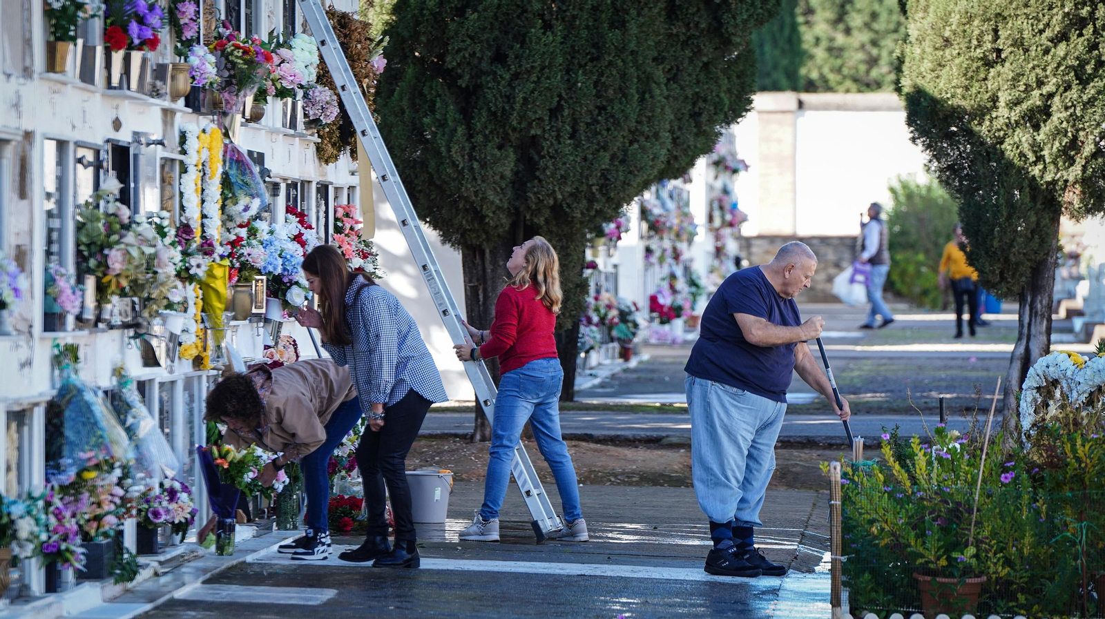 Día de todos los Santos en el cementerio de Jerez