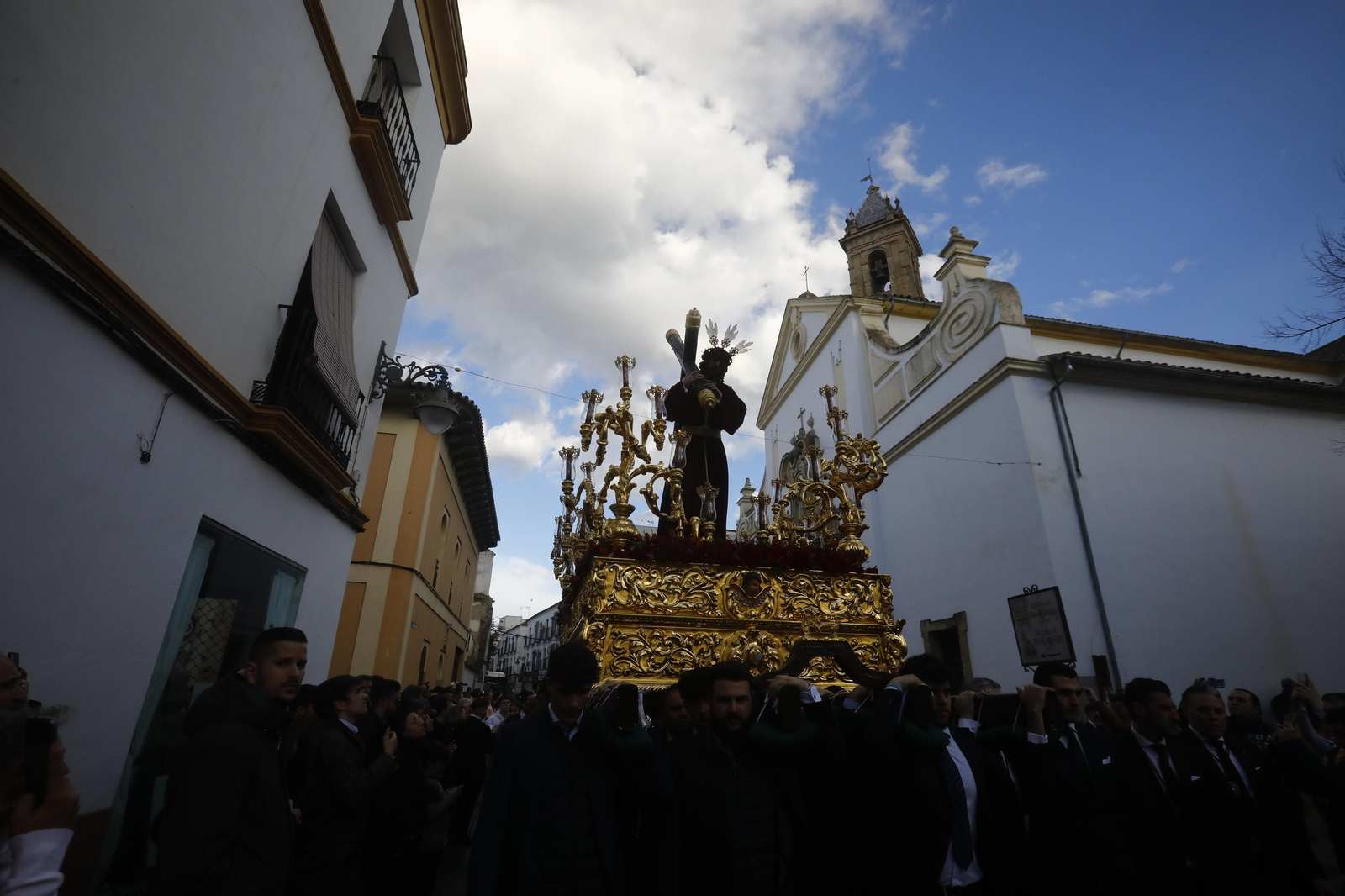 La salida del Señor del Buen Suceso hacia la Catedral, en imágenes