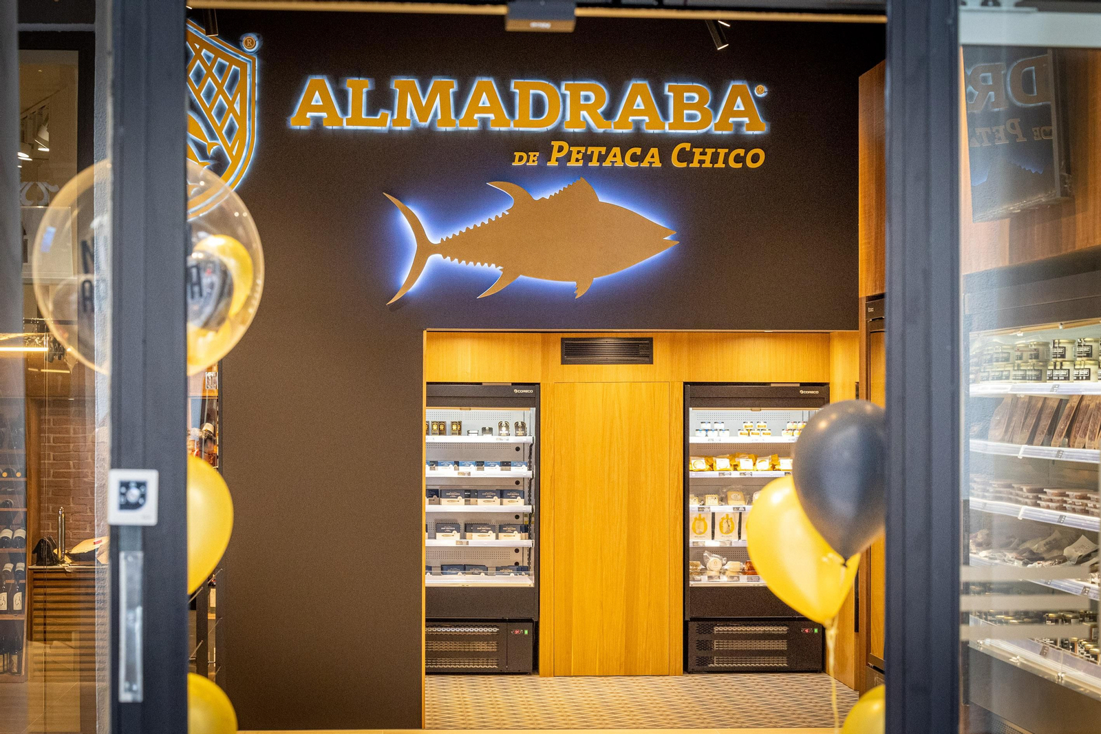 Imágenes de ‘Shopping Almadraba’ la nueva tienda de Petaca Chico en Cádiz