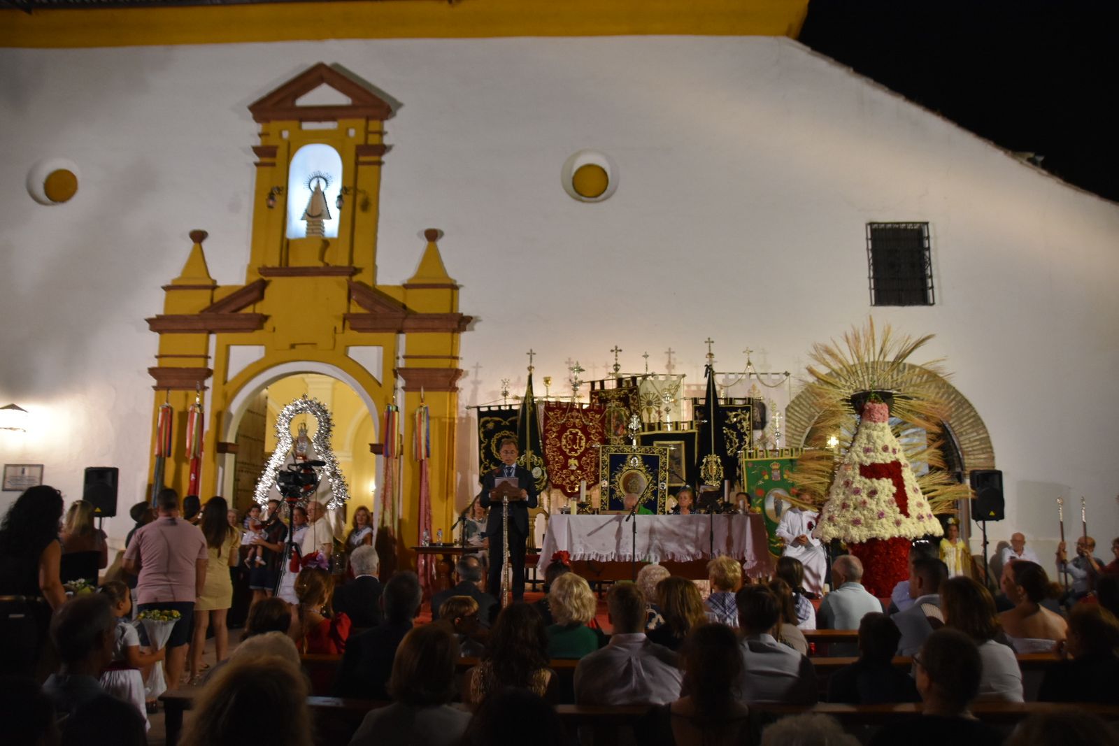El pregón y la ofrenda floral a la Virgen de la Estrella en Villa del Río, en imágenes