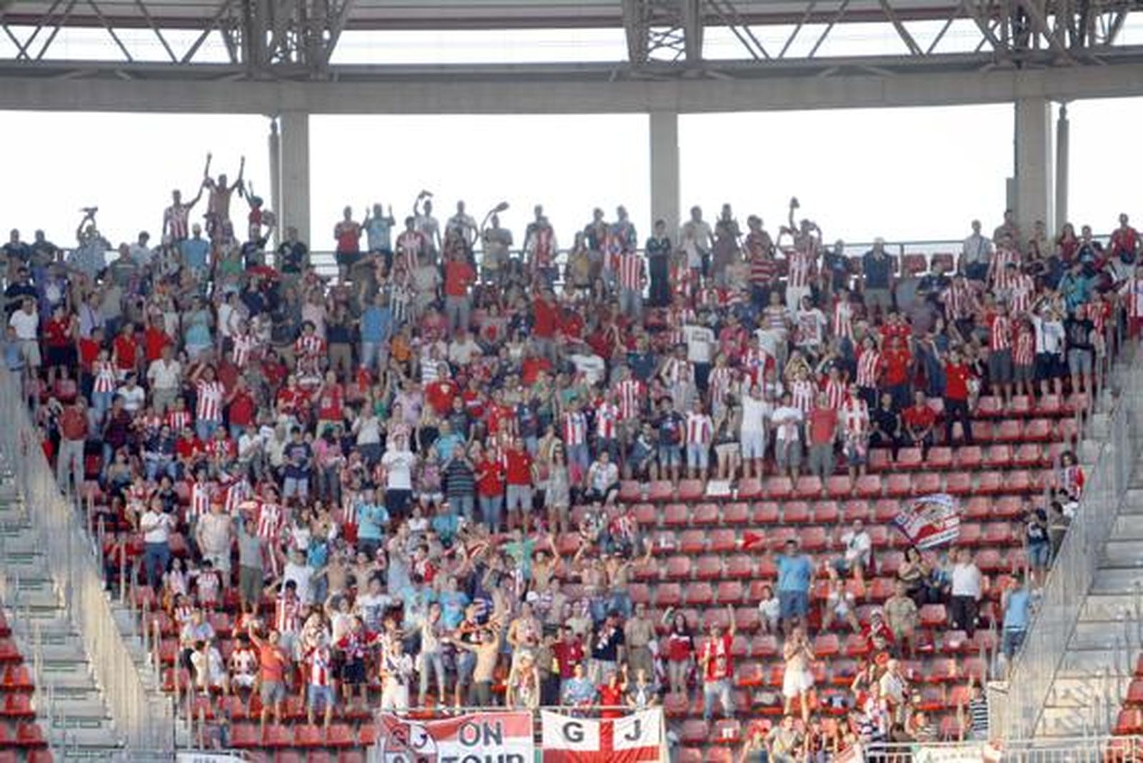 El Almería sale victorioso de la Nueva Condomina (0-2). / Fran Leonardo