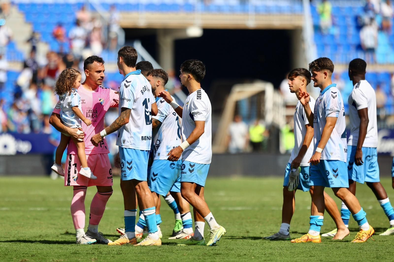 El Málaga celebra el triunfo ante el Melilla. El Málaga celebra el triunfo ante el Melilla.