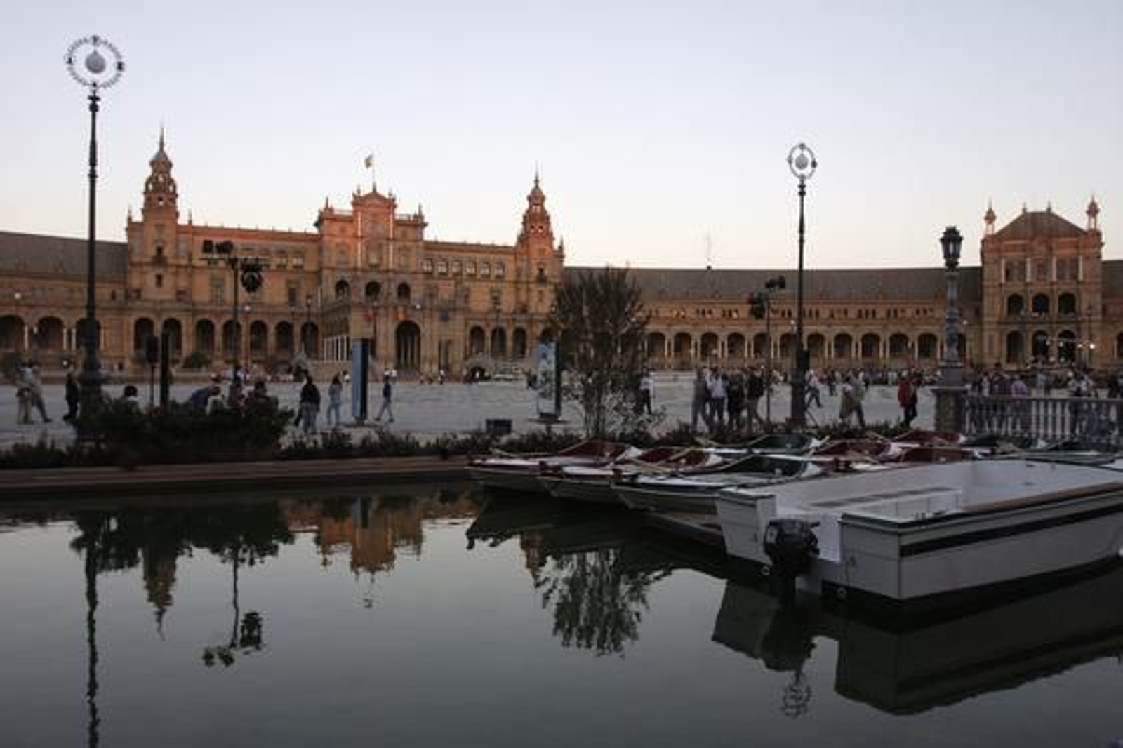 Las barcas vuelven a ser las protagonistas de la Plaza.

Foto: José Ángel García