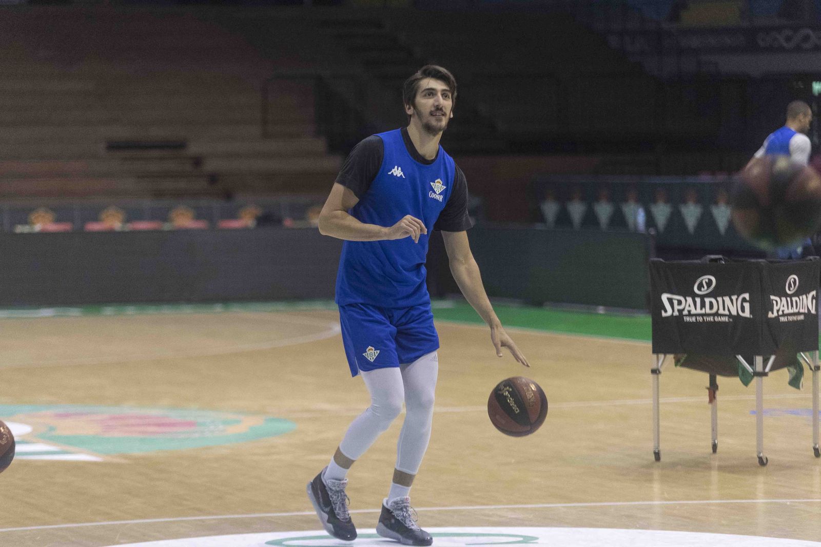 Kenan Sipahi, durante un entrenamiento del Coosur Betis en San Pablo.