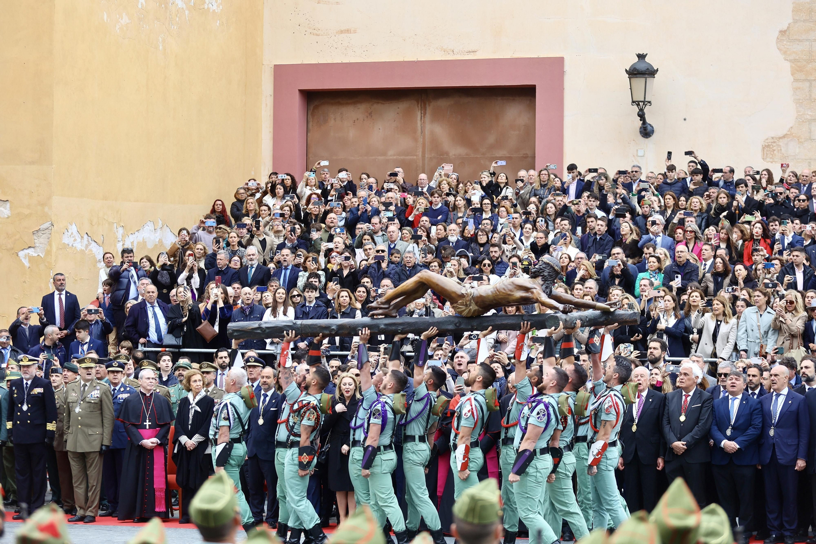 Las fotos de la Legión en el traslado del Cristo de Mena en Málaga este Jueves Santo Las fotos de la Legión en el traslado del Cristo de Mena en Málaga este Jueves Santo