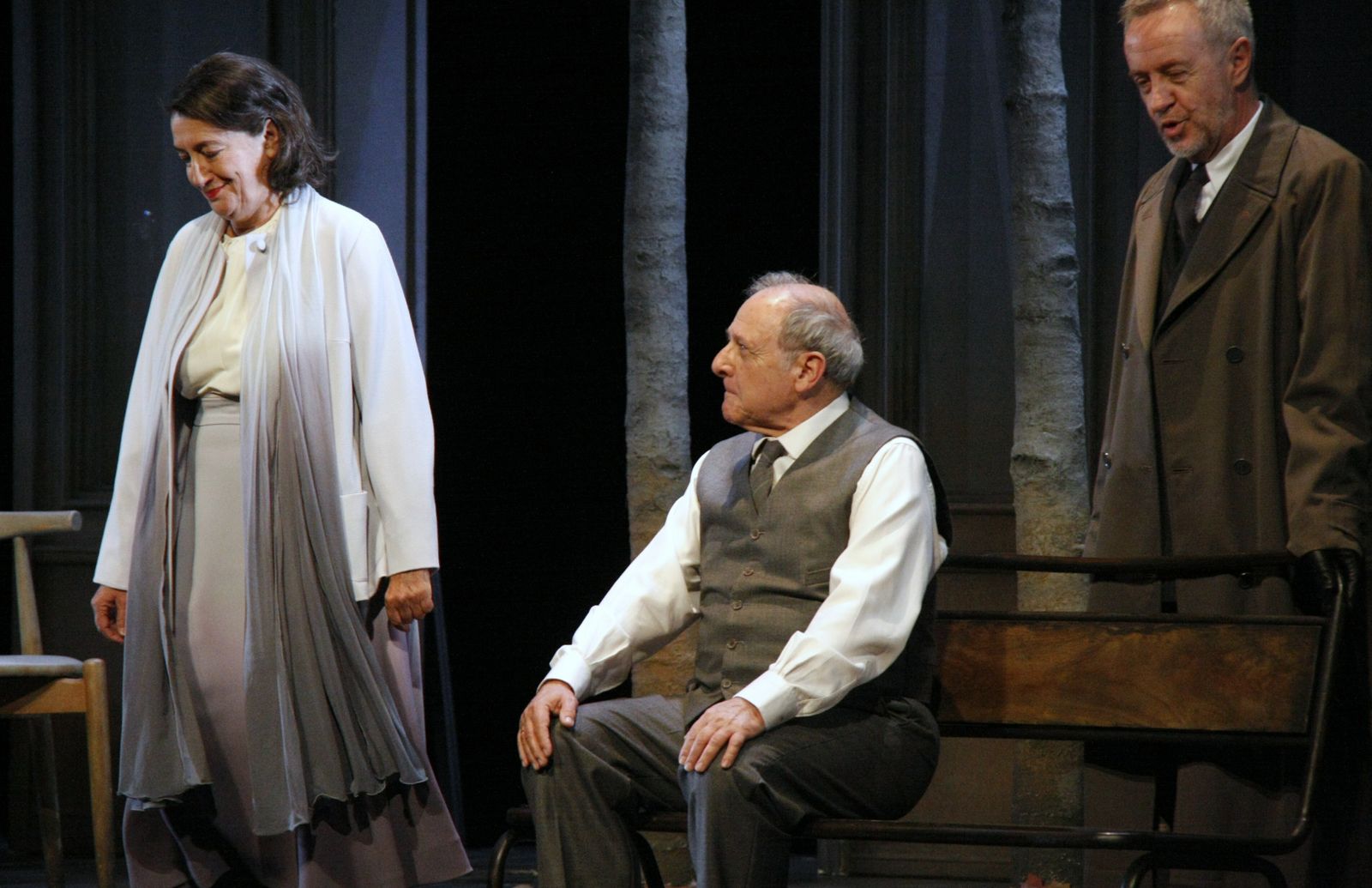 Malena Gutiérrez, Emilio Gutiérrez Caba y Carlos Hipólito en un momento de la representación.