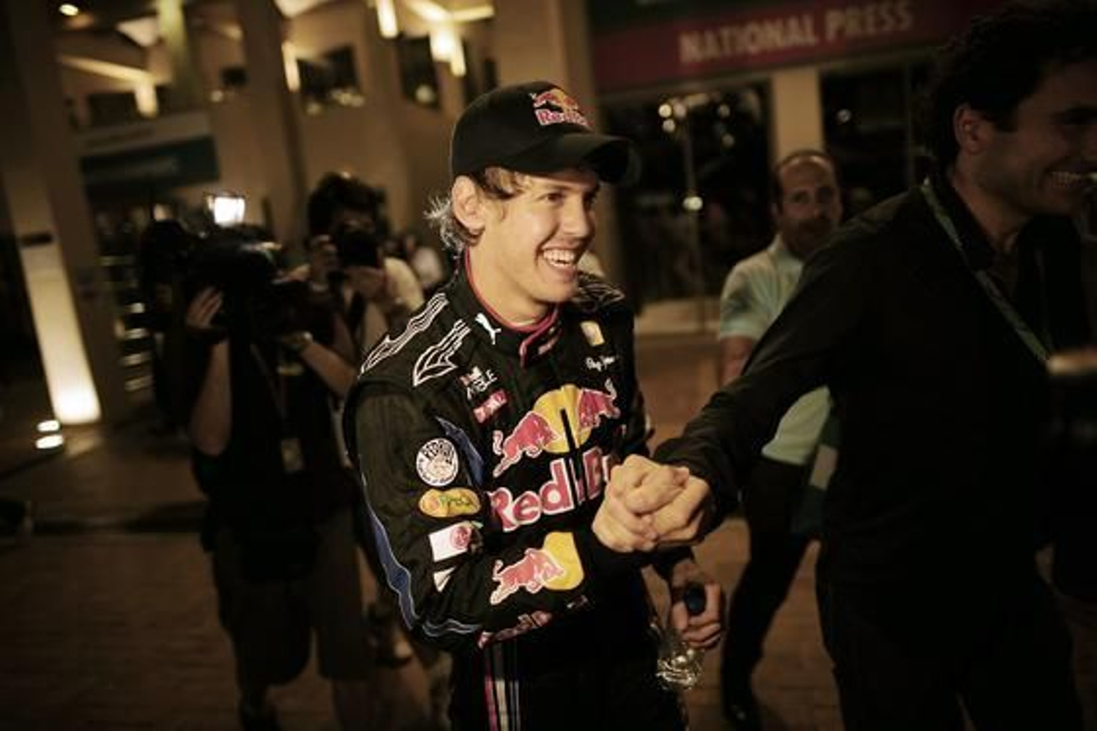 Sebastian Vettel celebra en Abu Dhabi su título mundial.

Foto: AFP Photo