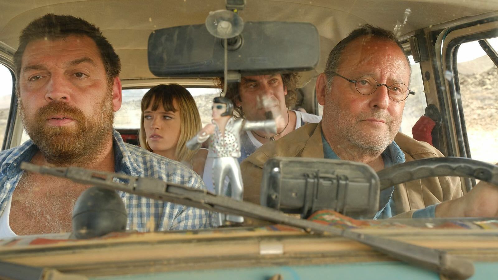 Una imagen de '4 latas', la 'road movie' por el desierto de Gerardo Olivares.