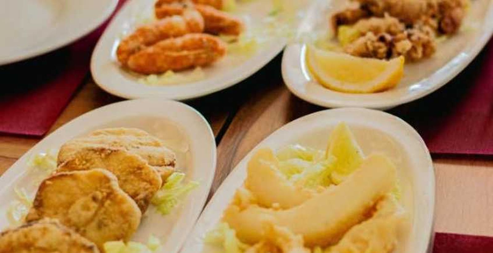 Platos de pescaíto frito.