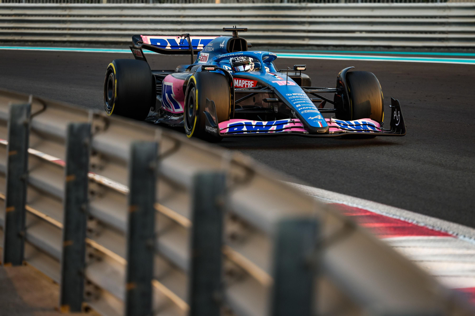 Las escuderías de  Fórmula uno se prueban tras el fin de temporada