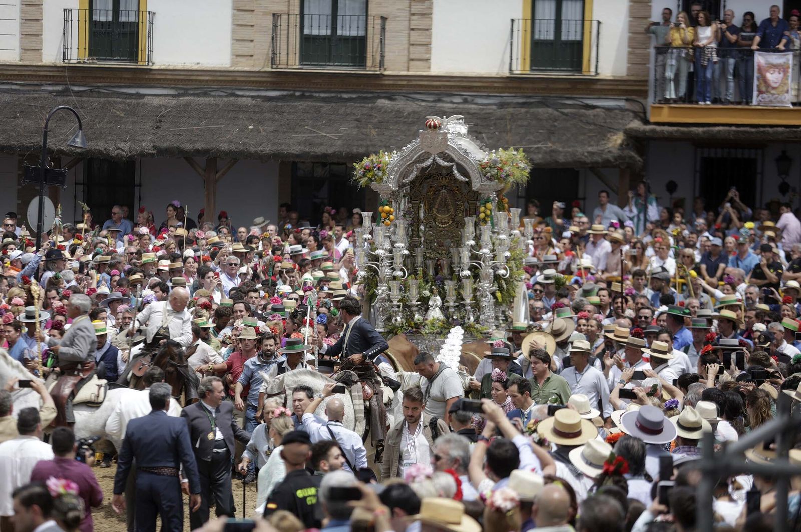 El Rocío 2023: Imágenes de ambiente y presentaciones de las Hermandades