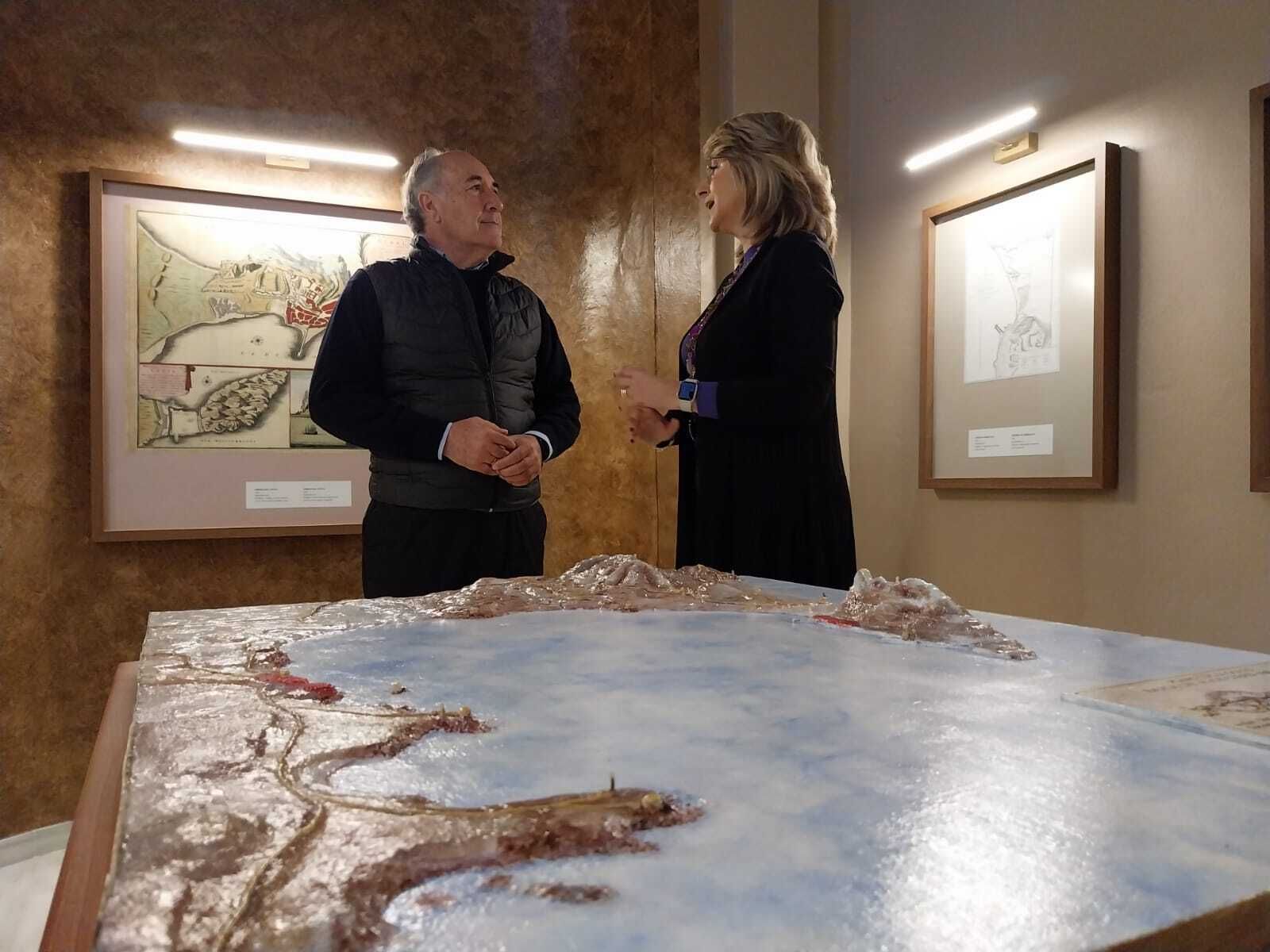 Landaluce y Pintor, en una de las salas de la Capilla del Cristo de la Alameda.