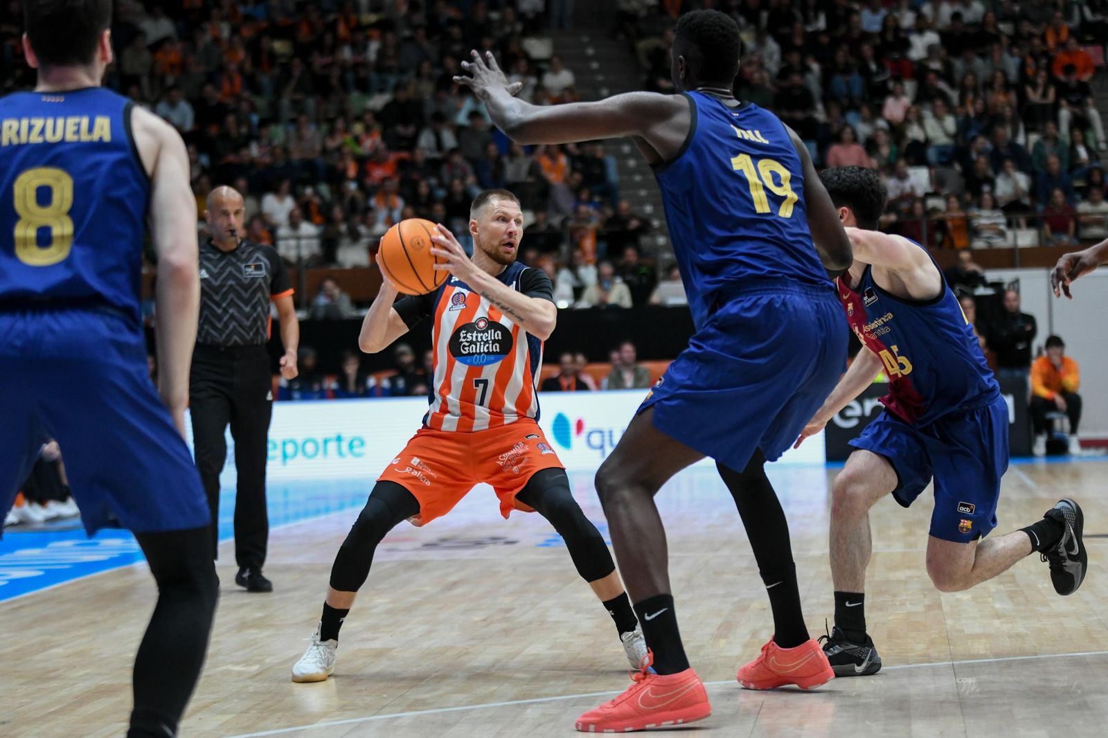 El Barcelona cae en La Coruña y deja al Unicaja prácticamente seguro como cuarto en la ACB