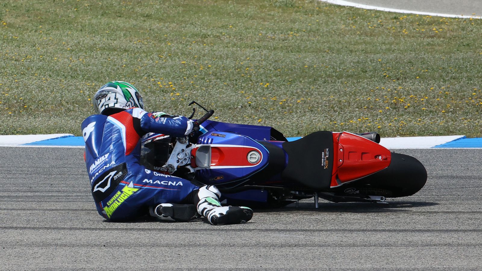 Imágenes de las caídas en las carreras del GP España en Jerez