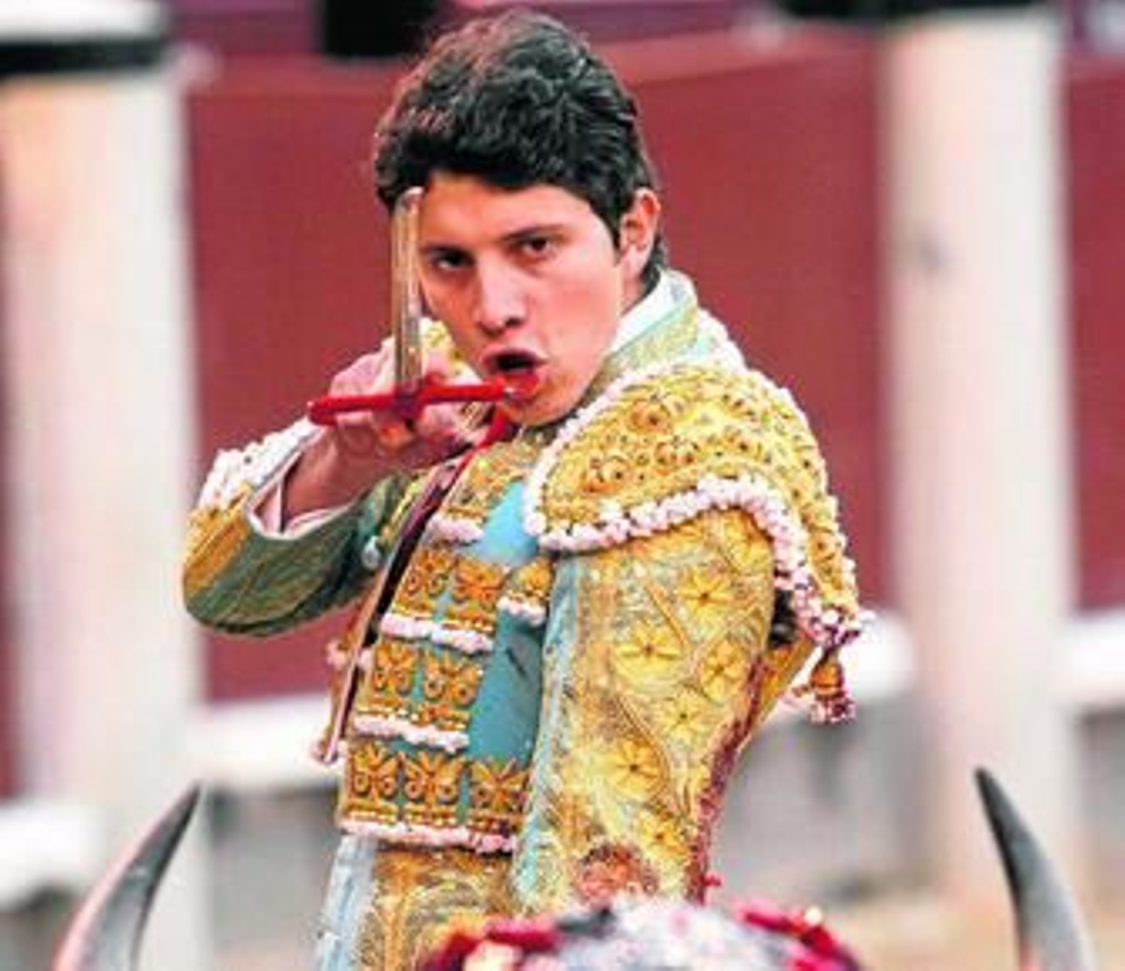 Sebastián Ritter, concentrado en la suerte suprema, ayer en la plaza de toros de Las Ventas.