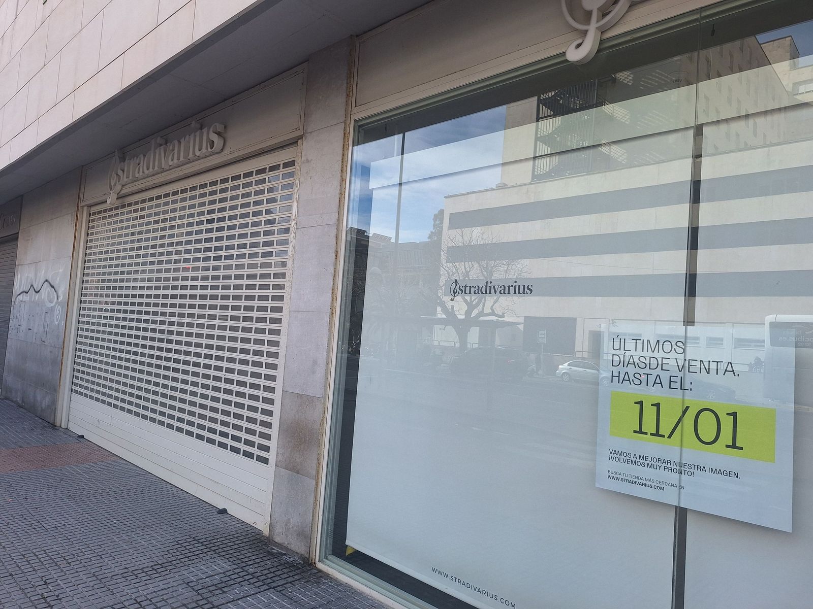 Fachada del local de Stradivarius en Cádiz.