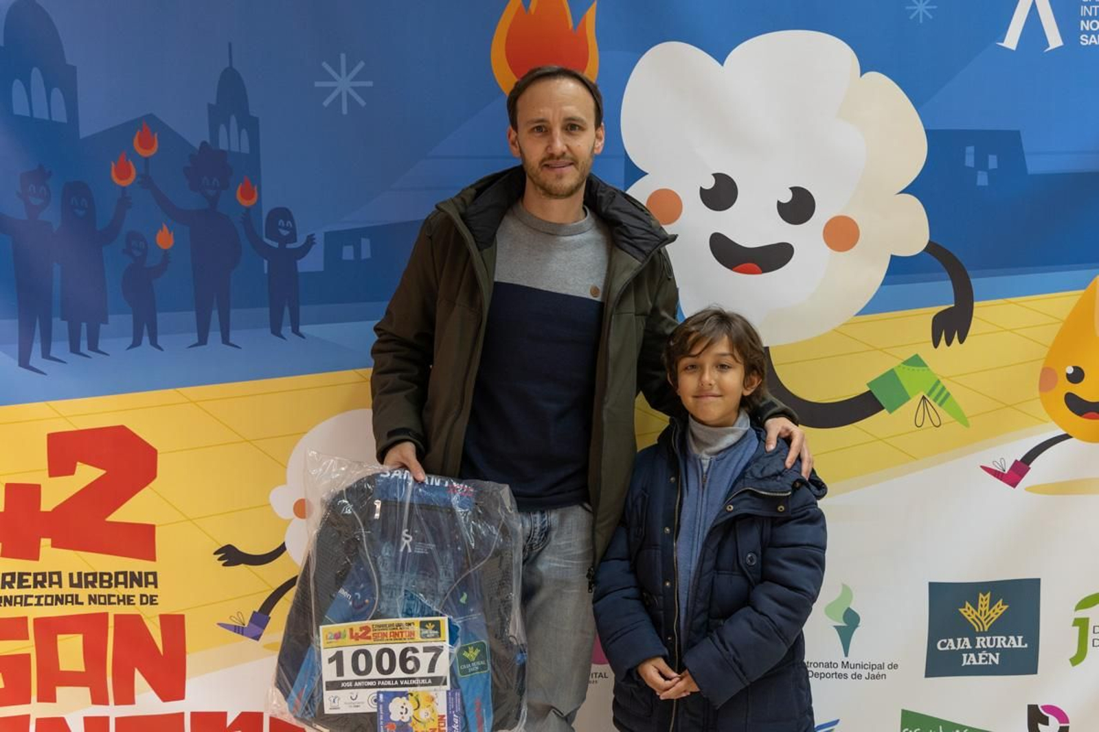 En imágenes: buen ritmo en el inicio de la recogida de dorsales para la Carrera de San Antón