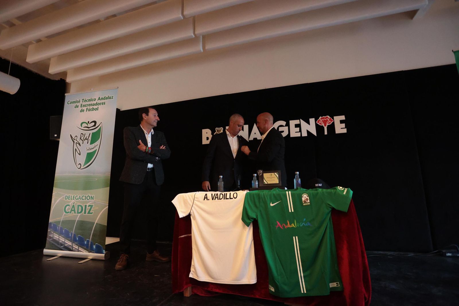 Los mejores momentos del homenaje a Antonio Vadillo