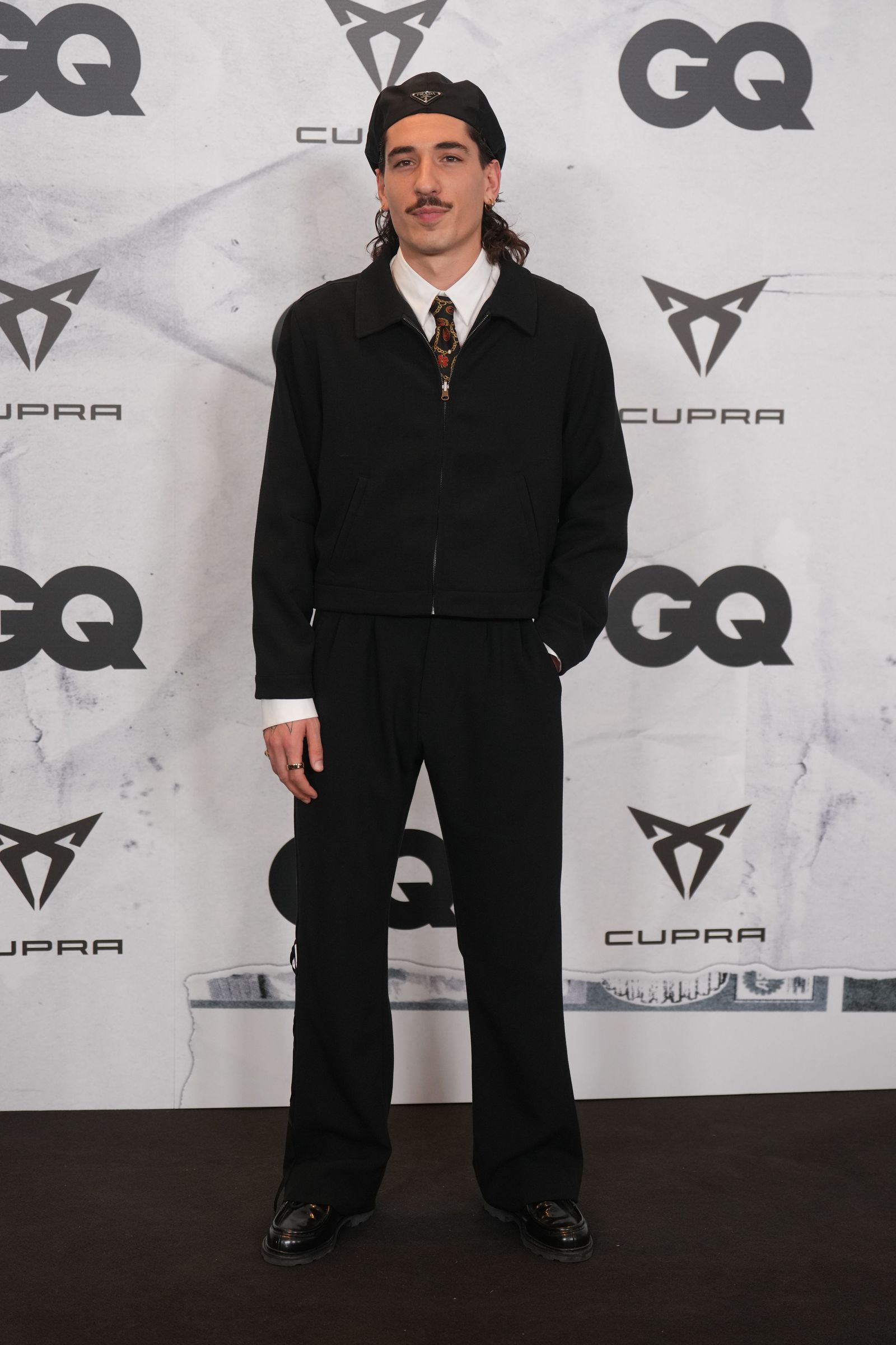 Héctor Bellerín a su llegada a la entrega de los Premios GQ Hombre del Año, hoy jueves en el hotel Palace, en Madrid.