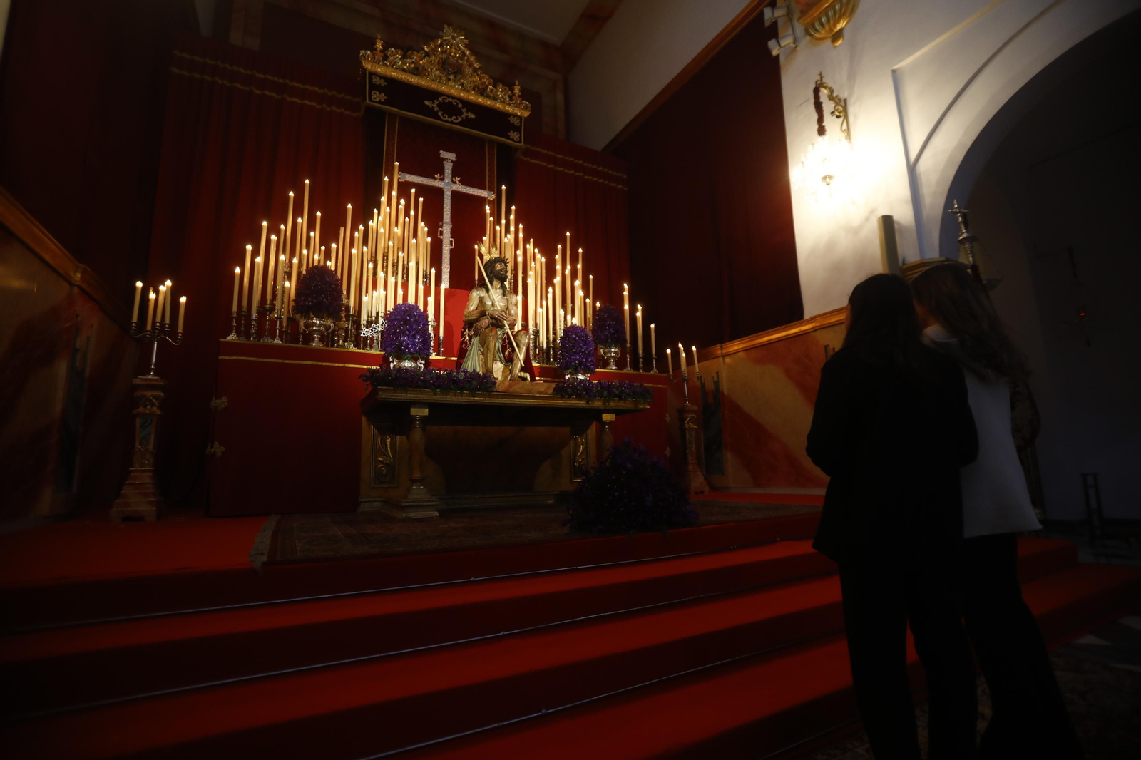 El solemne besapiés el Señor de la Coronación de Espinas, en imágenes