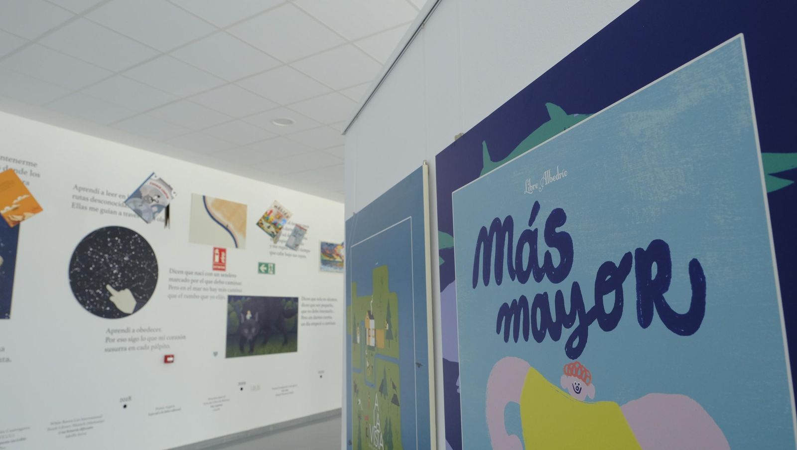 Exposición en la Universidad de Almería de los 10 años de la Editorial Libre Albedrío, en imágenes