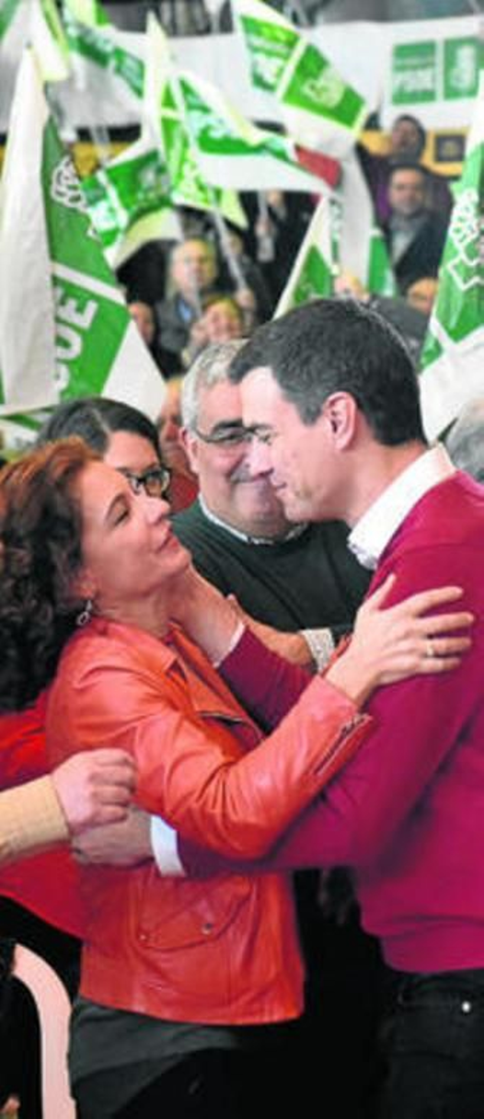 Sánchez saluda a la consejera María Jesús Montero.