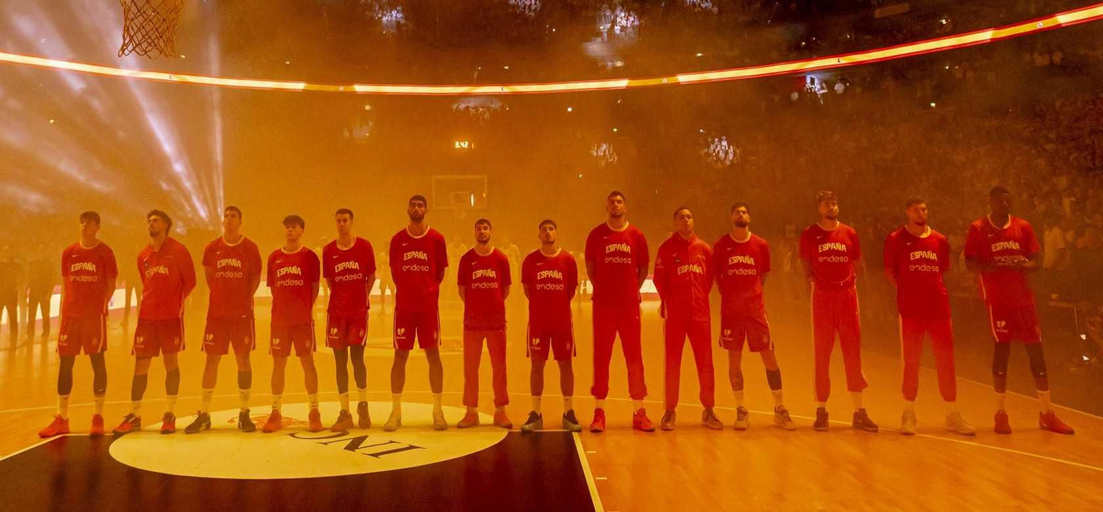 Mario Saint-Supéry, con España.