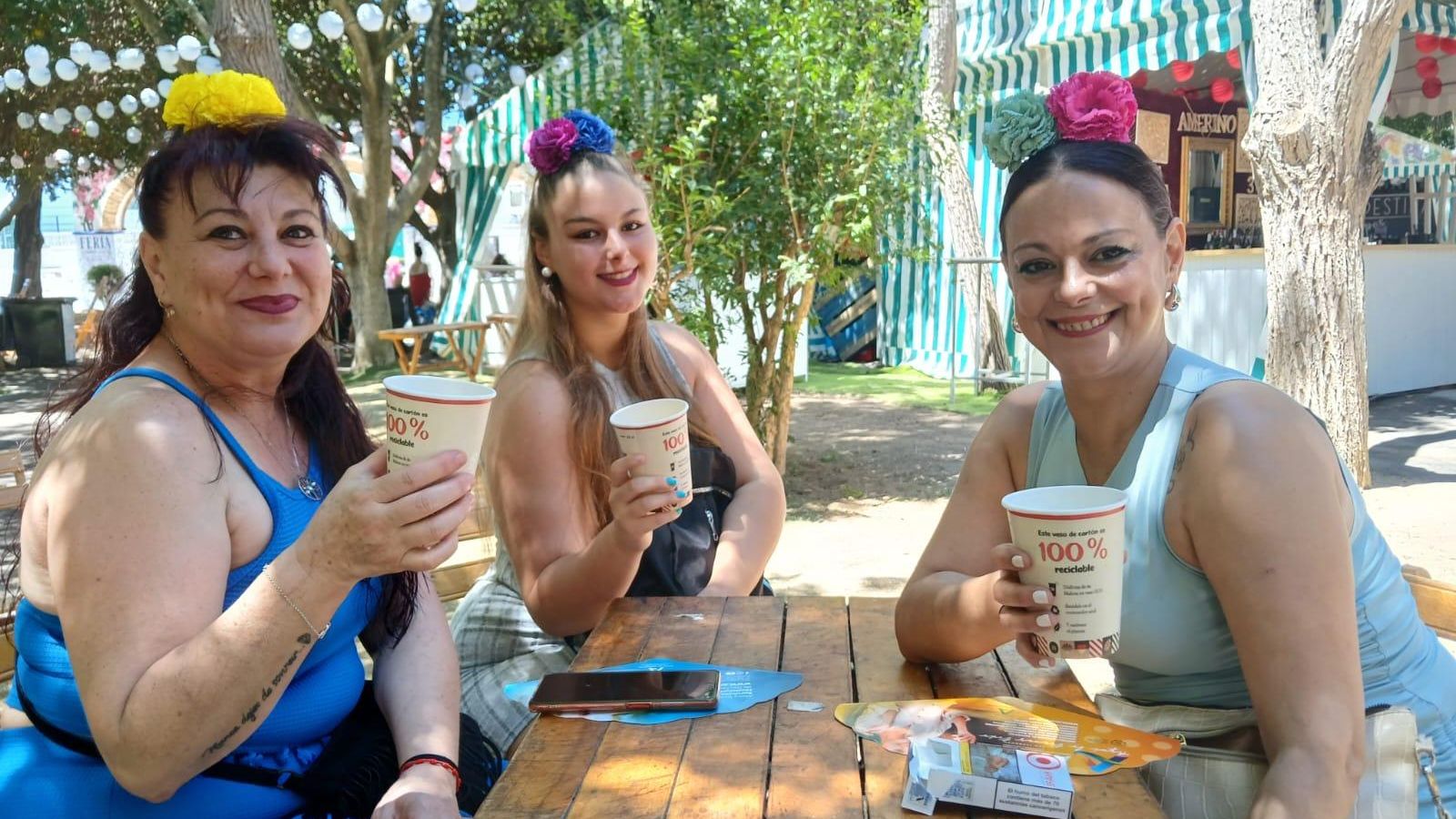 Búscate en las imágenes del Día de la Mujer de la Feria de San Fernando 2024