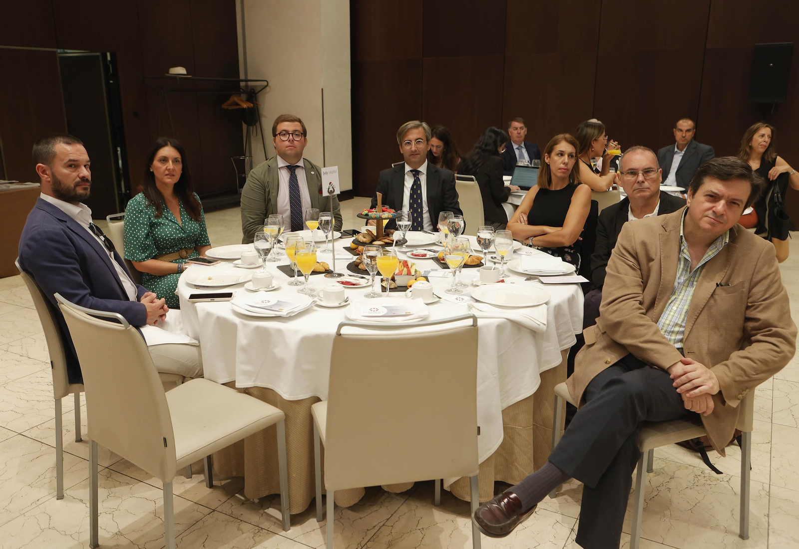 Imágenes de los asistentes al Foro Joly con Hugo Morán