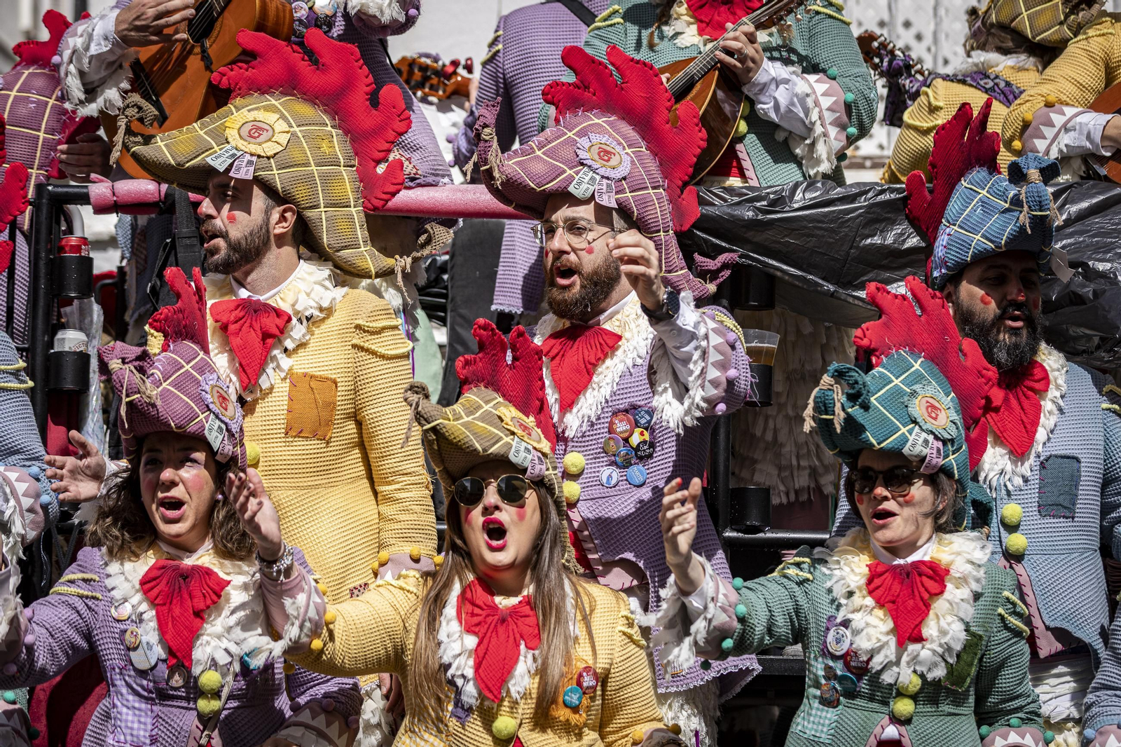 Las imágenes del segundo sábado de Carnaval de Cádiz 2025: Carrusel de coros bajo la lluvia
