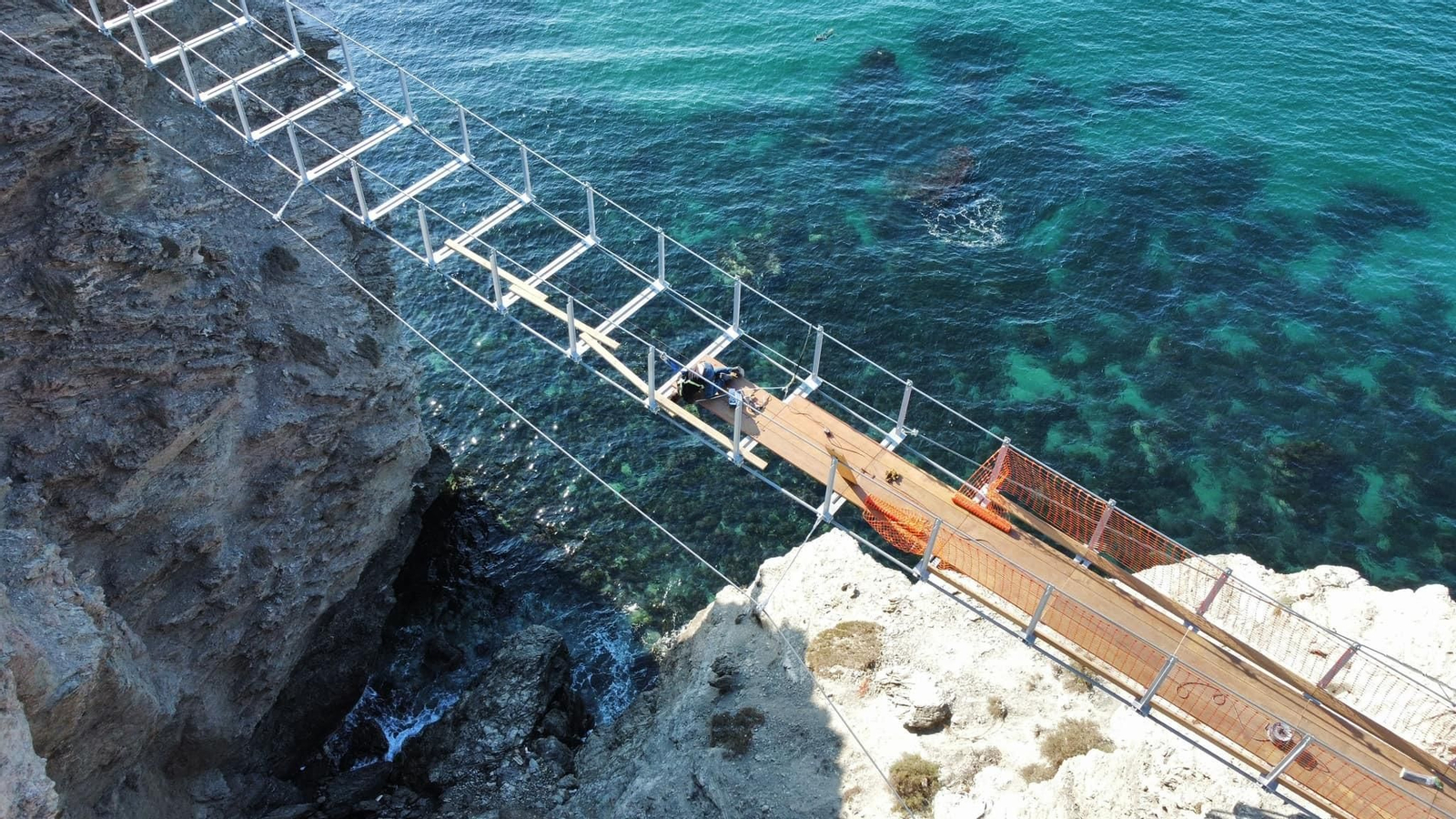 Torrenueva Costa muestra los avances de su esperado puente colgante