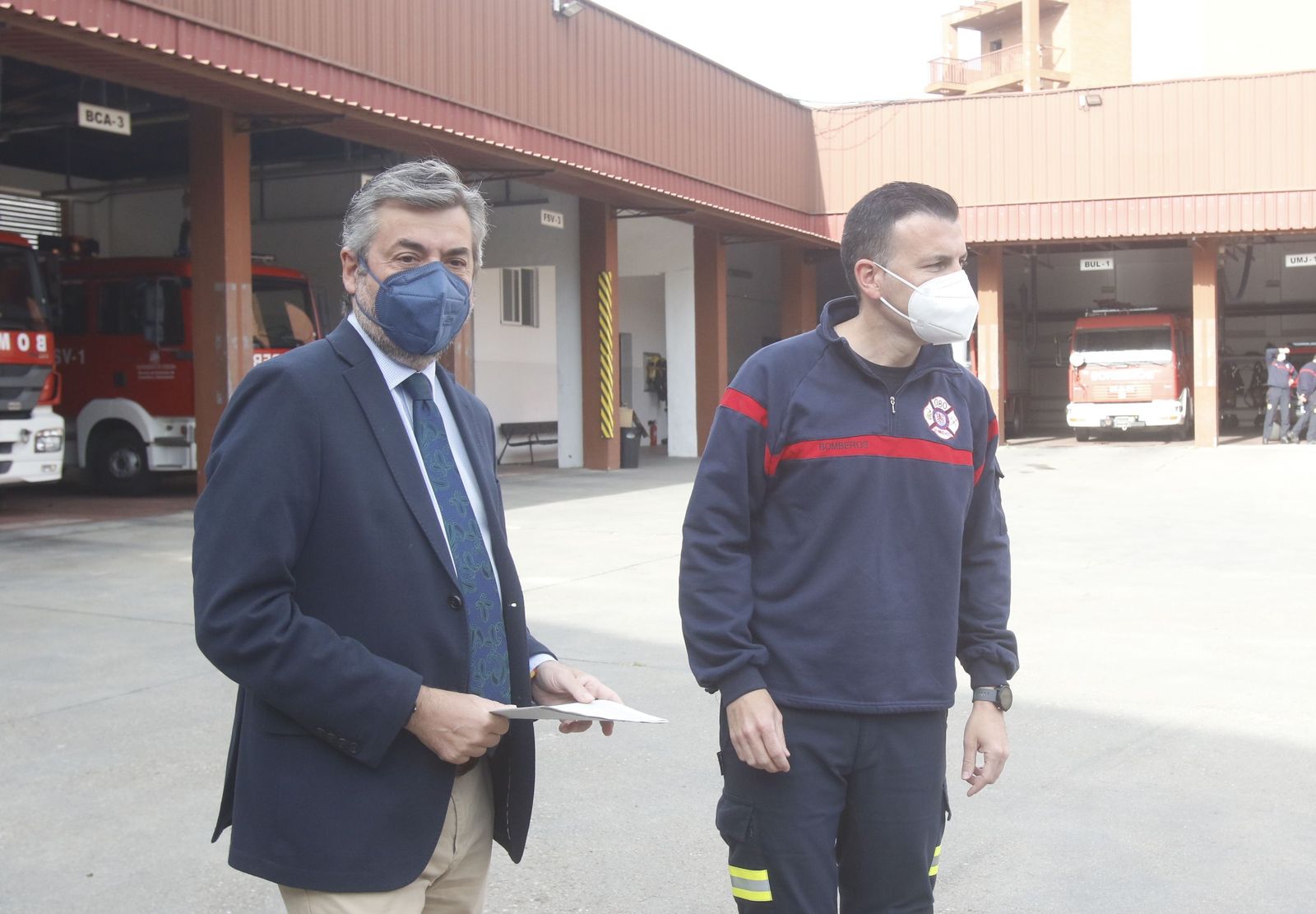 El delegado de Seguridad Miguel Ángel Torrico y el jefe del SEIS, Daniel Muñoz.