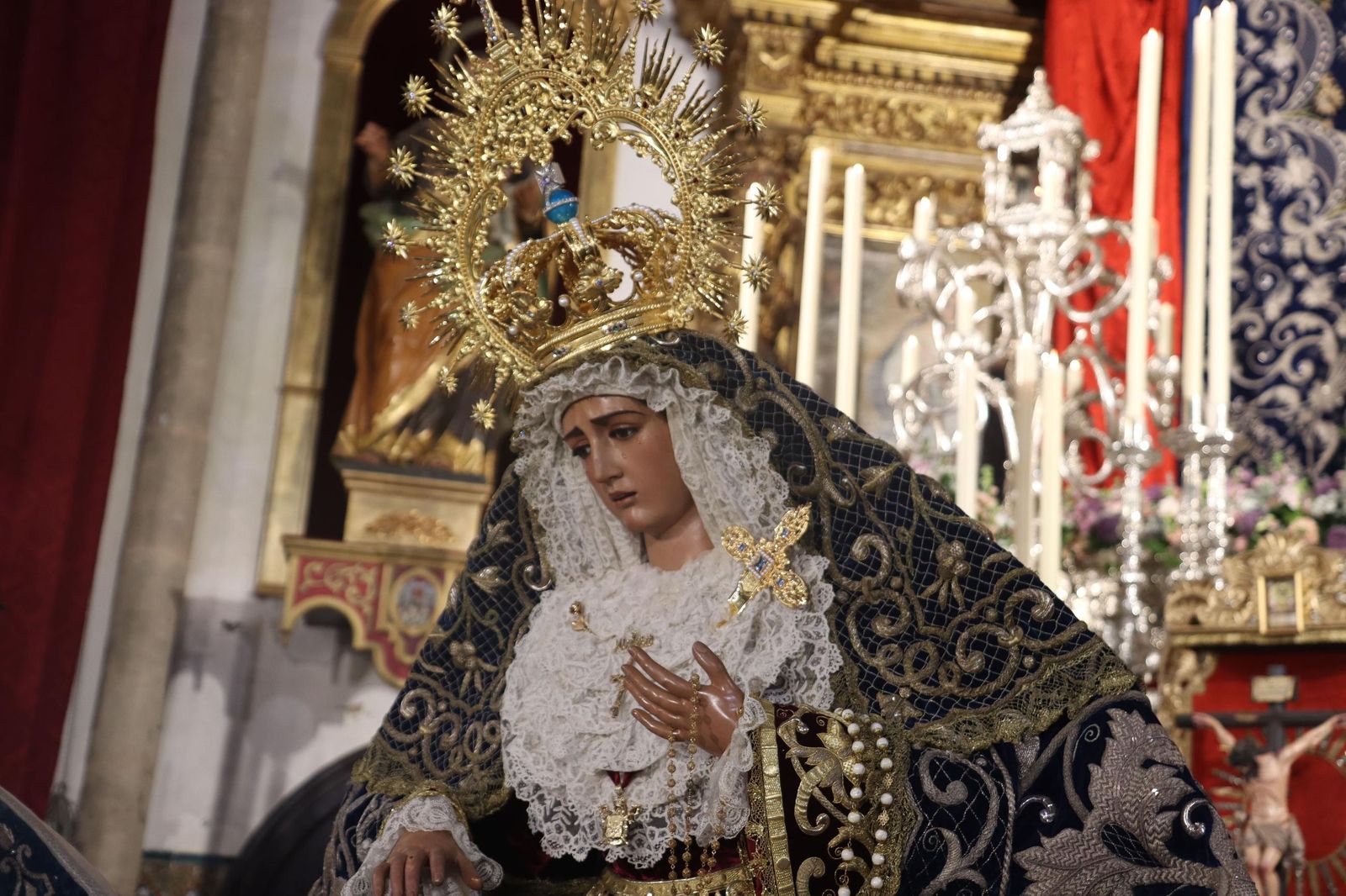 Besamanos de María Santísima de la Hiniesta Dolorosa