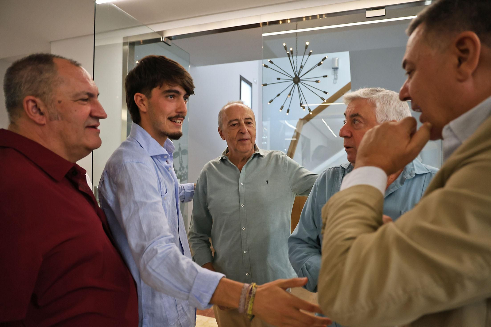 Imágenes de presentación de la guía de la Procesión Magna Mariana 2025 de Huelva Información