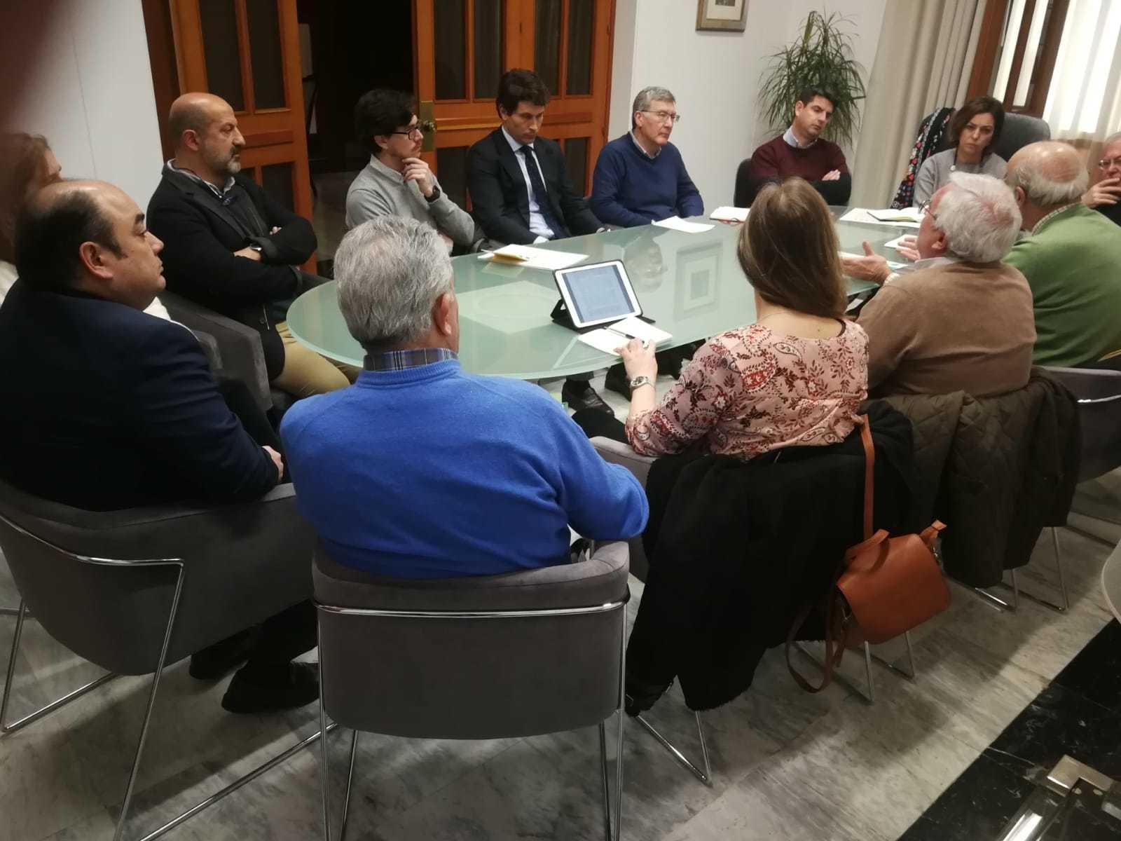 Reunión entre el Ayuntamiento y los colegios profesionales.