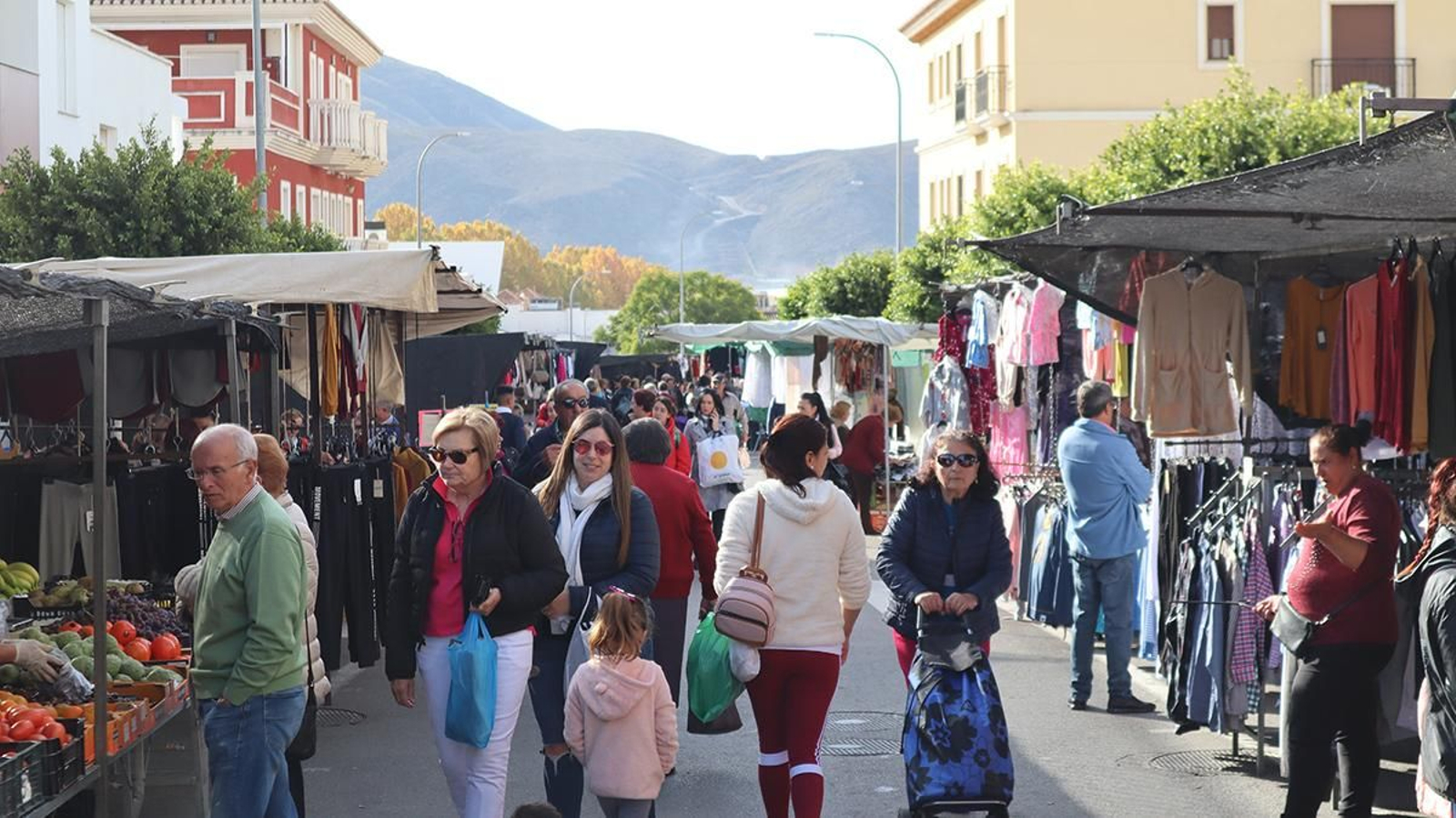 El mercadillo ambulante vuelve hoy pero con la mitad de puestos