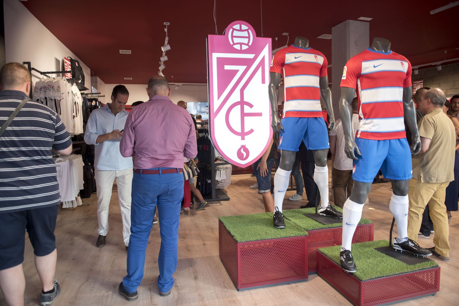 El Granada CF estrena su tienda Nike