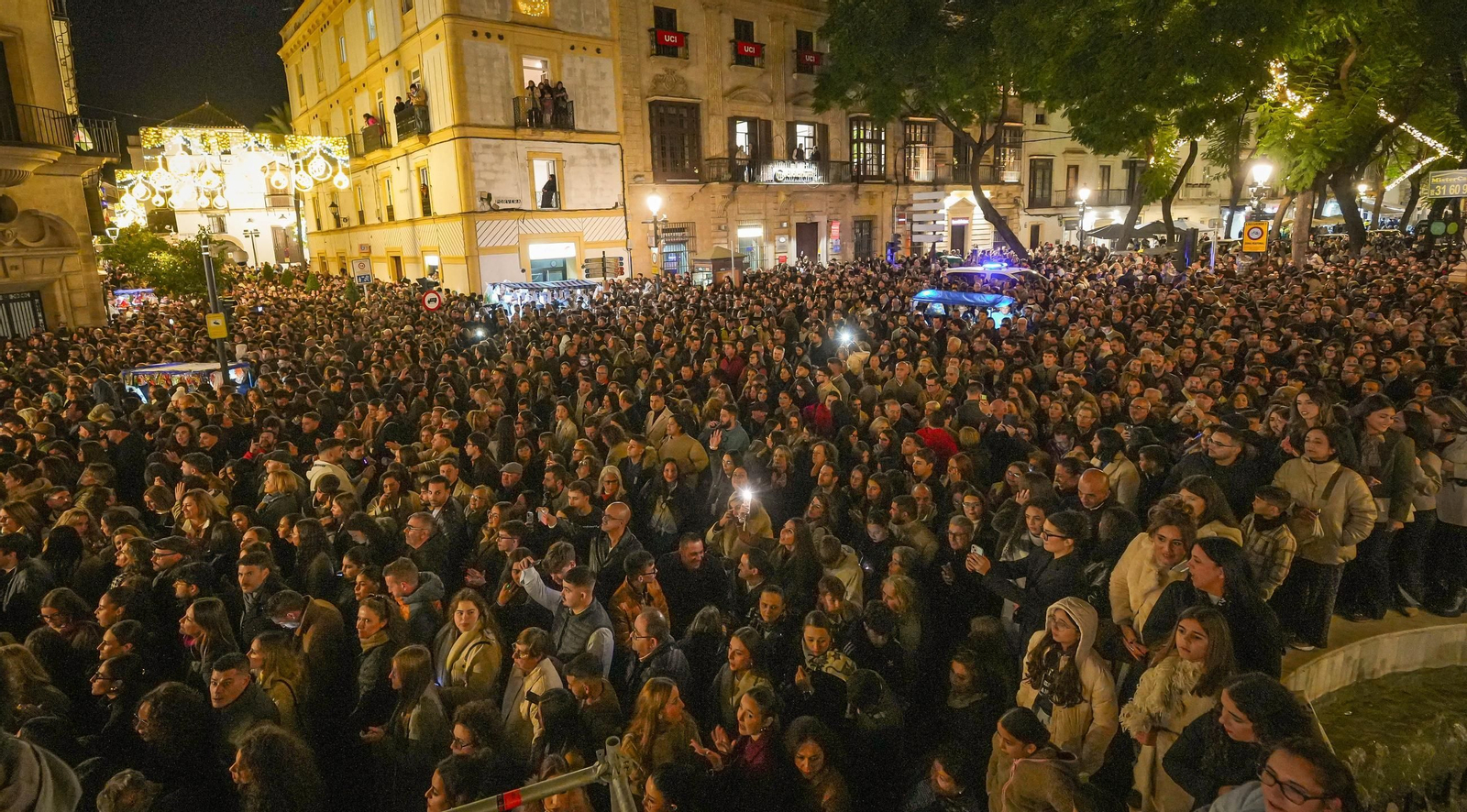 Imágenes del ambientazo en el alumbrado de Navidad en Jerez