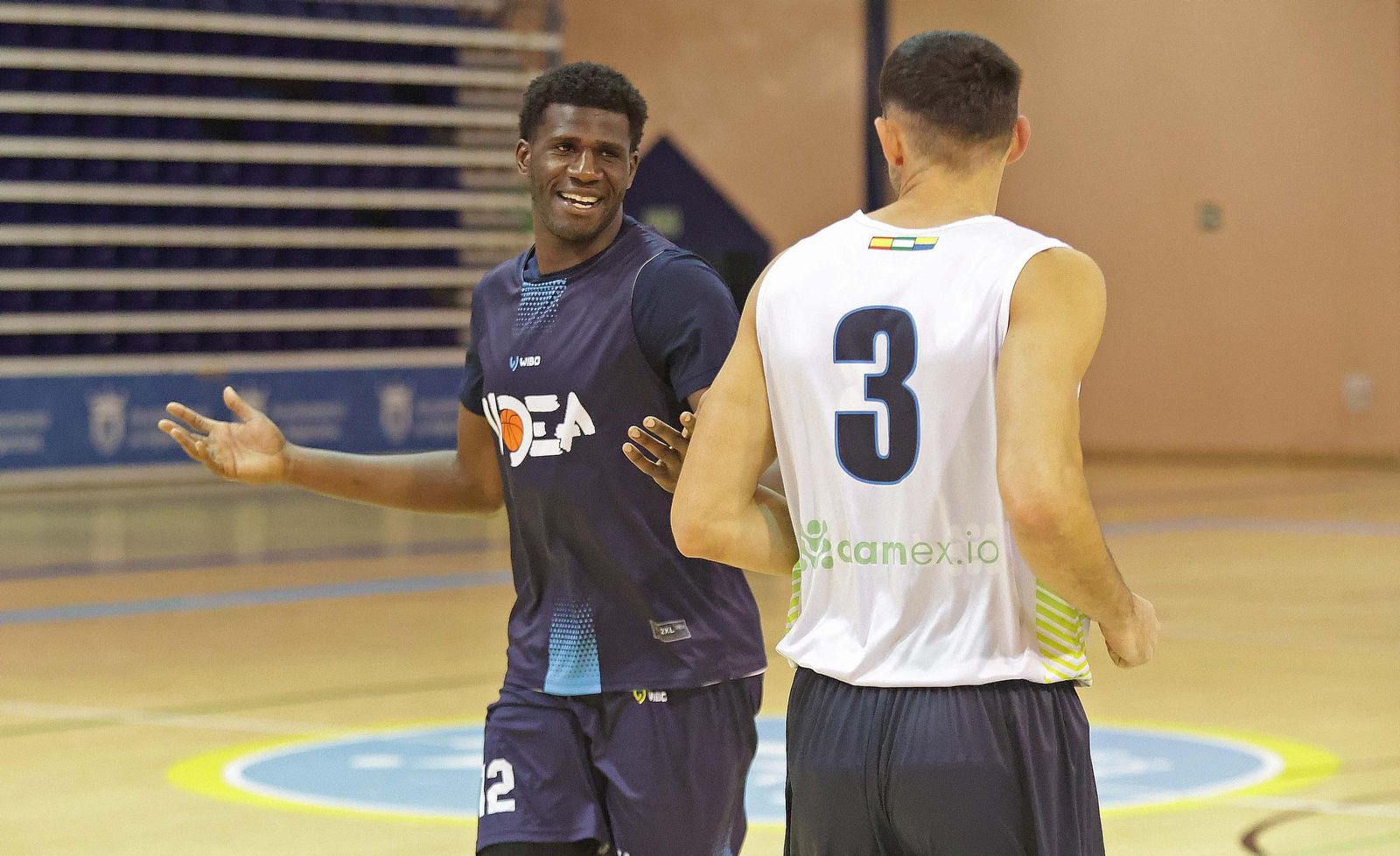 Las fotos del primer entrenamiento de Javi Malla en su regreso al banquillo de Udea