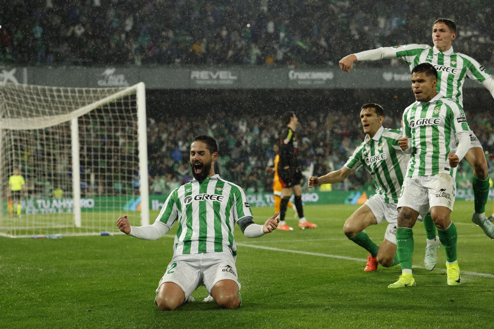 Recital de Isco para ganar a Brahim en el Betis-Madrid con dos goles malagueños