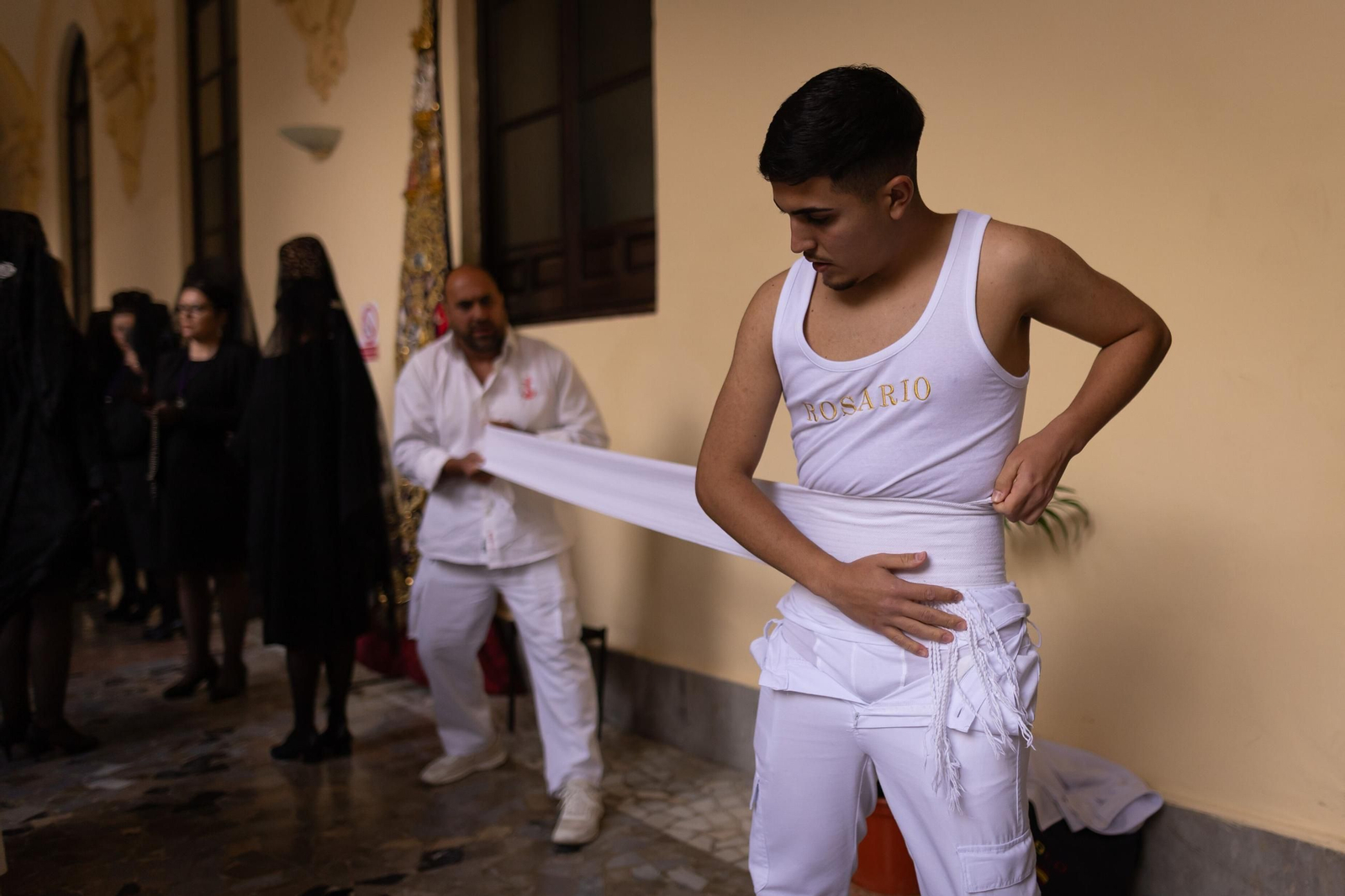 Así vivió granada la salida de la Hermandad del Rosario 2025